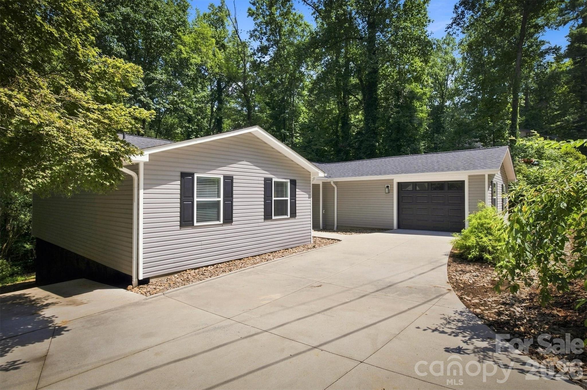 3517 Crestwood Drive Property Photo 3