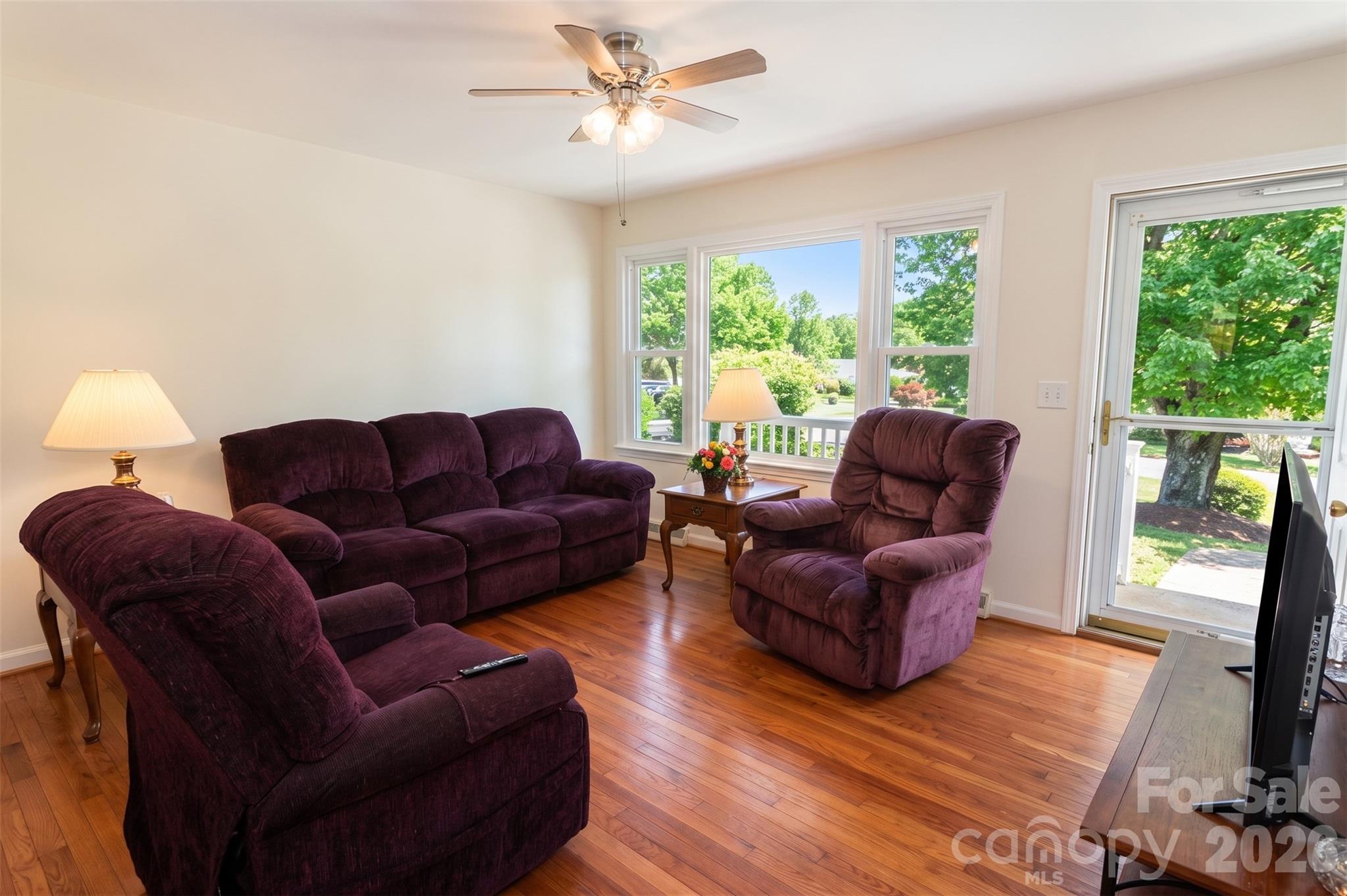 2637 Paula Drive Property Photo 4