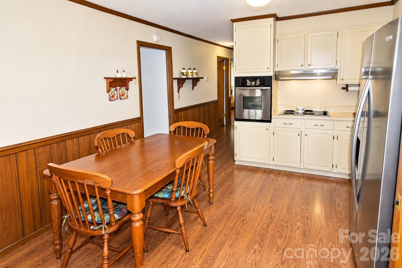 2637 Paula Drive Property Photo 5