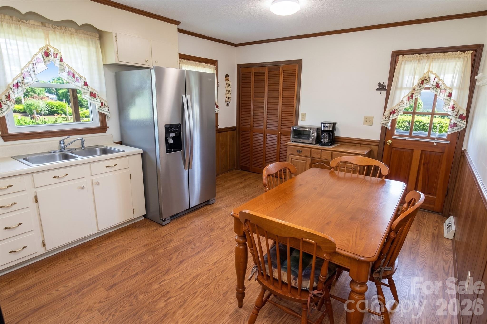 2637 Paula Drive Property Photo 6