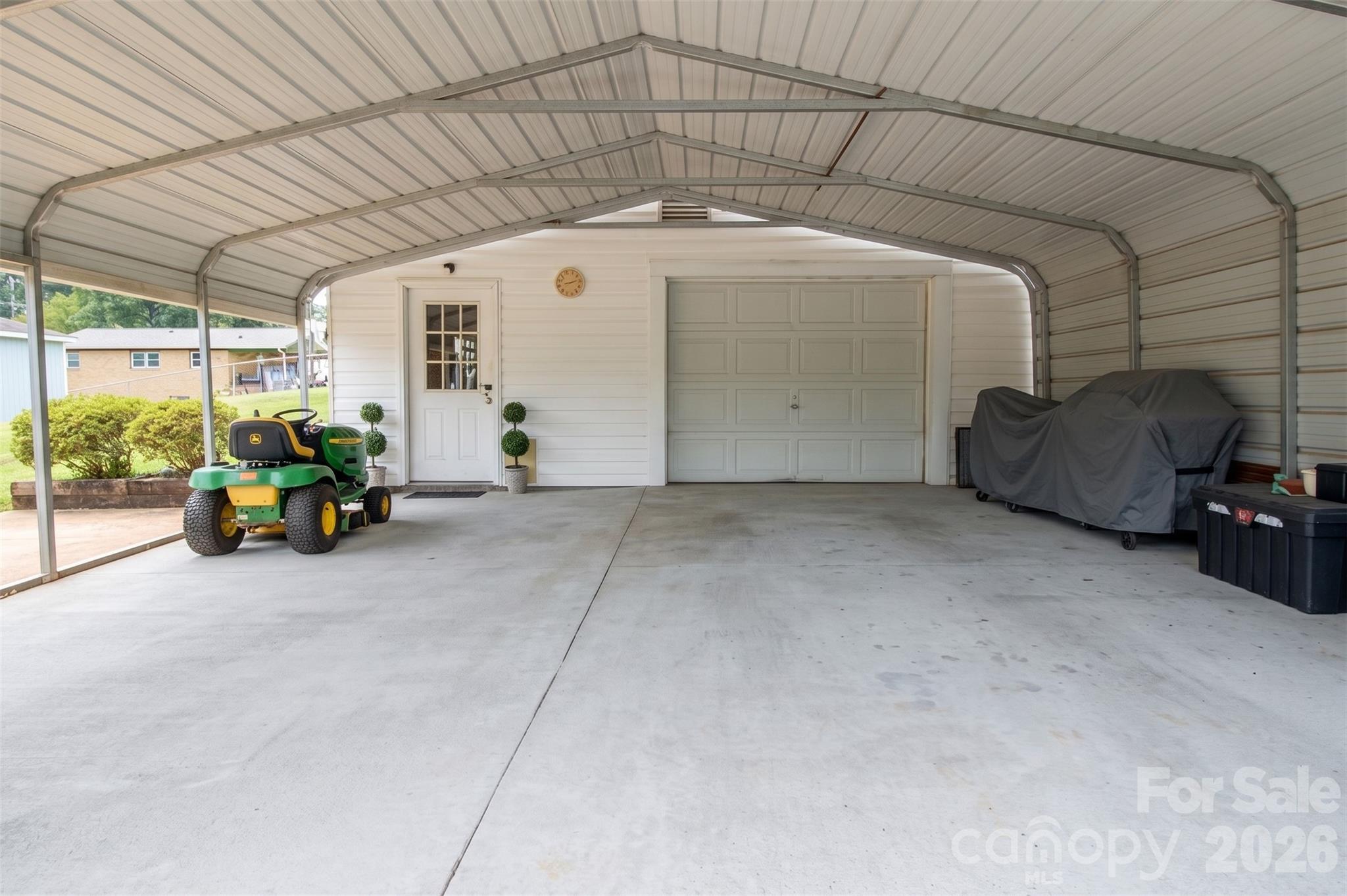 2637 Paula Drive Property Photo 24