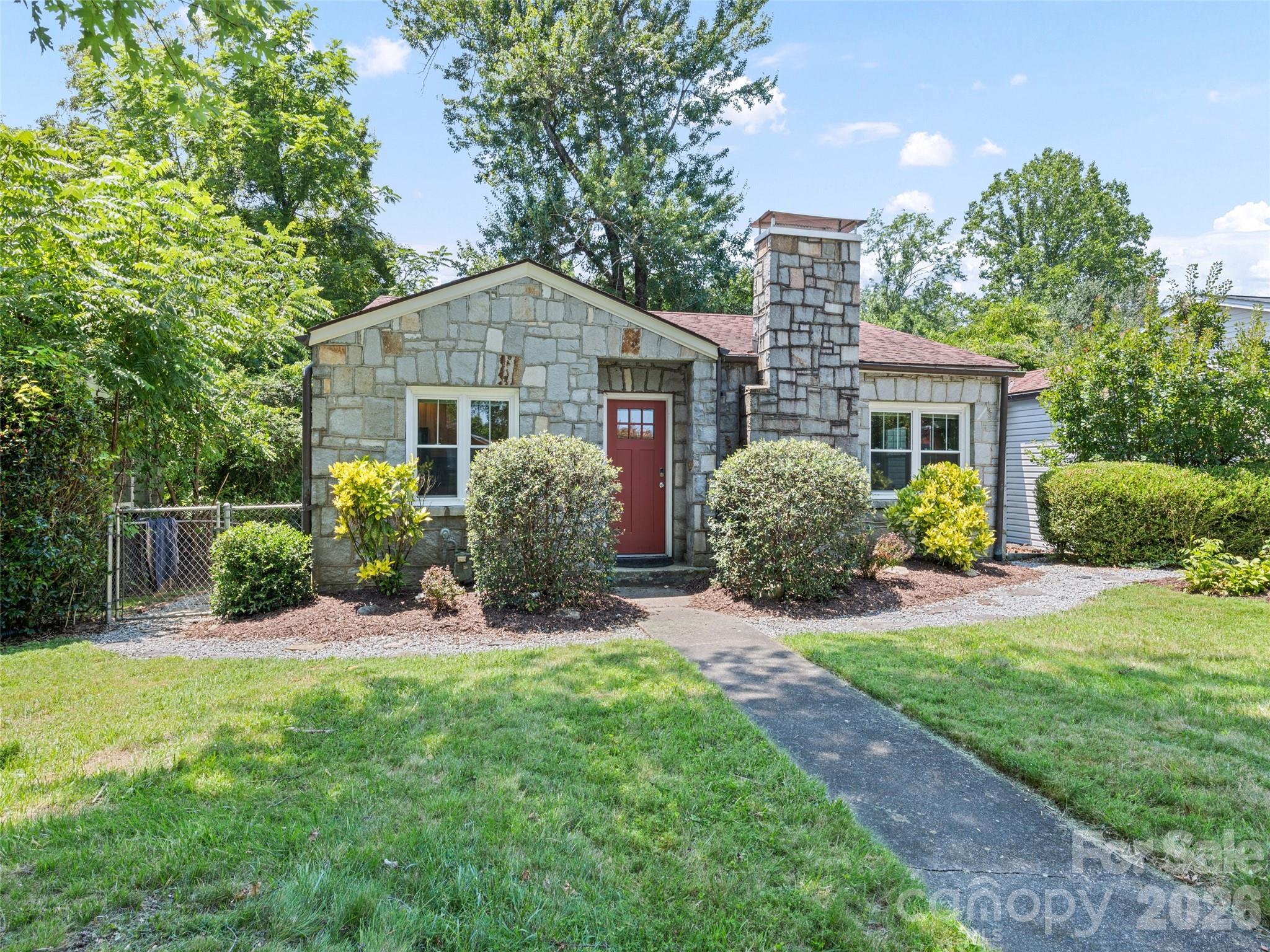 1909 Arlington Place Property Photo 1
