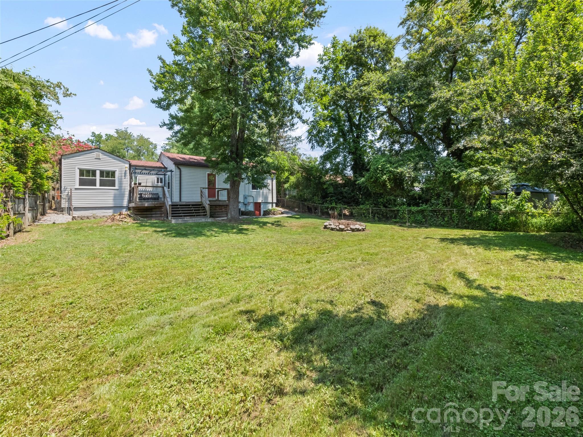 1909 Arlington Place Property Photo 4