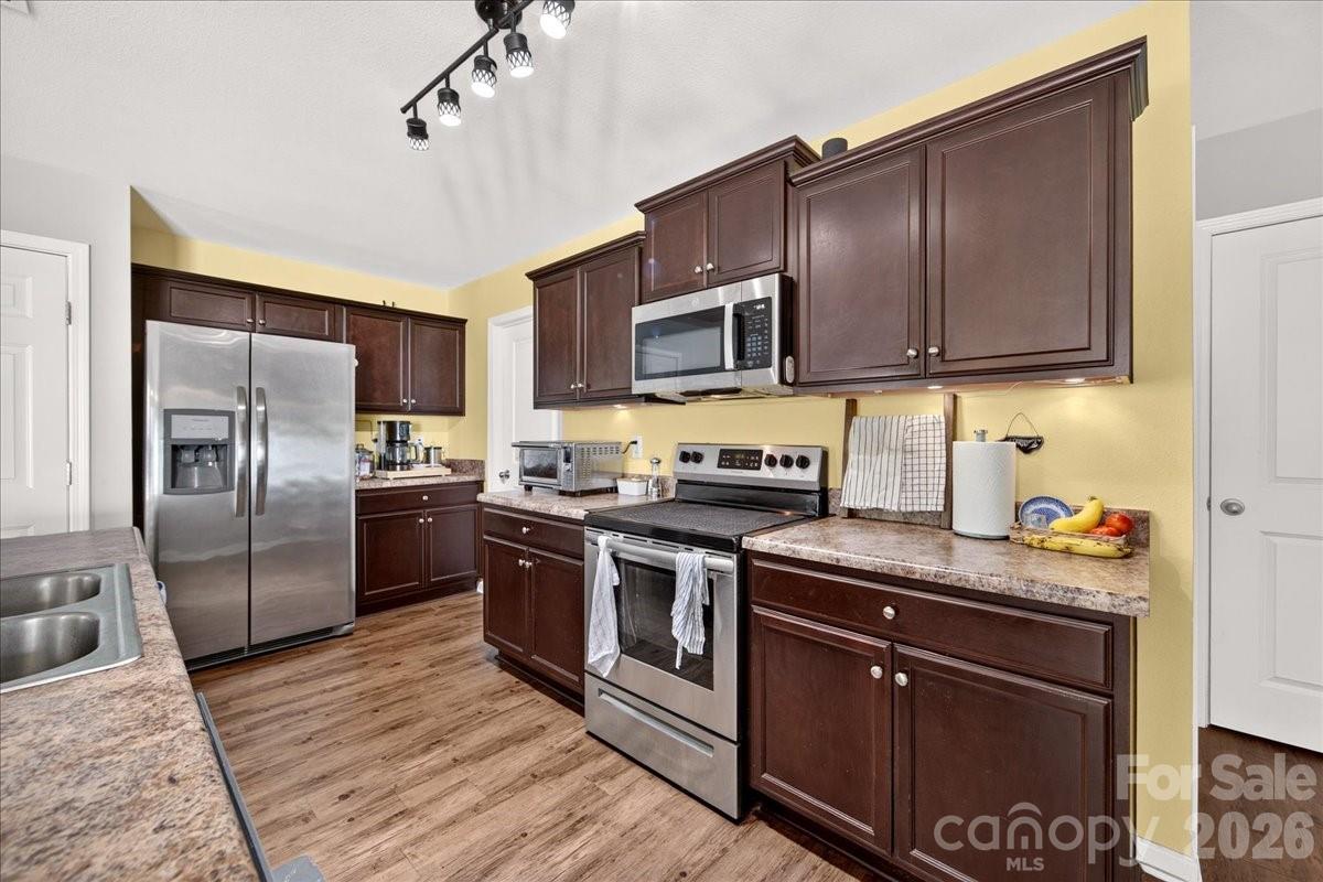 4033 Long Arrow Drive Property Photo 12