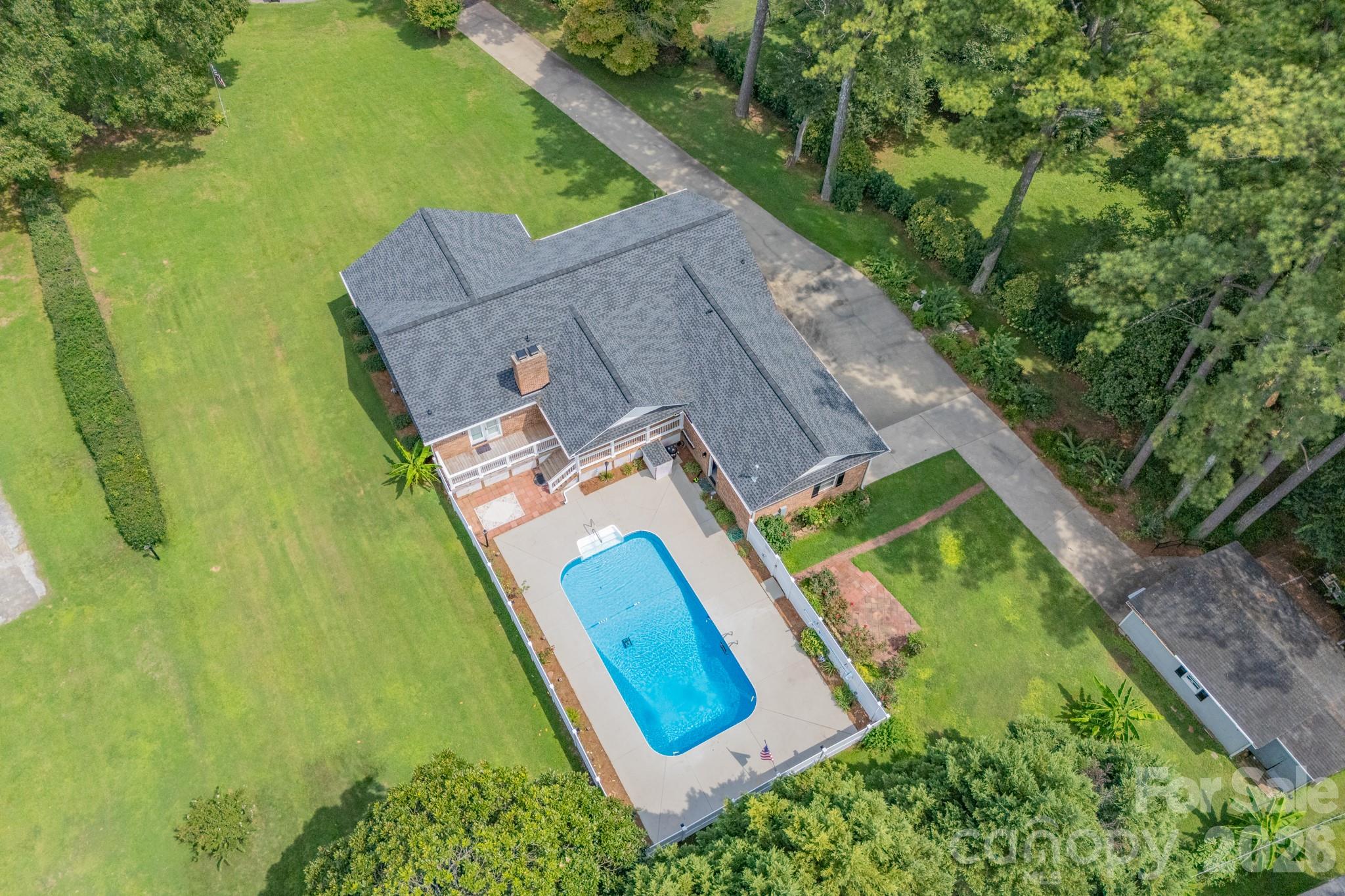 1344 Robbett Court Property Photo 3