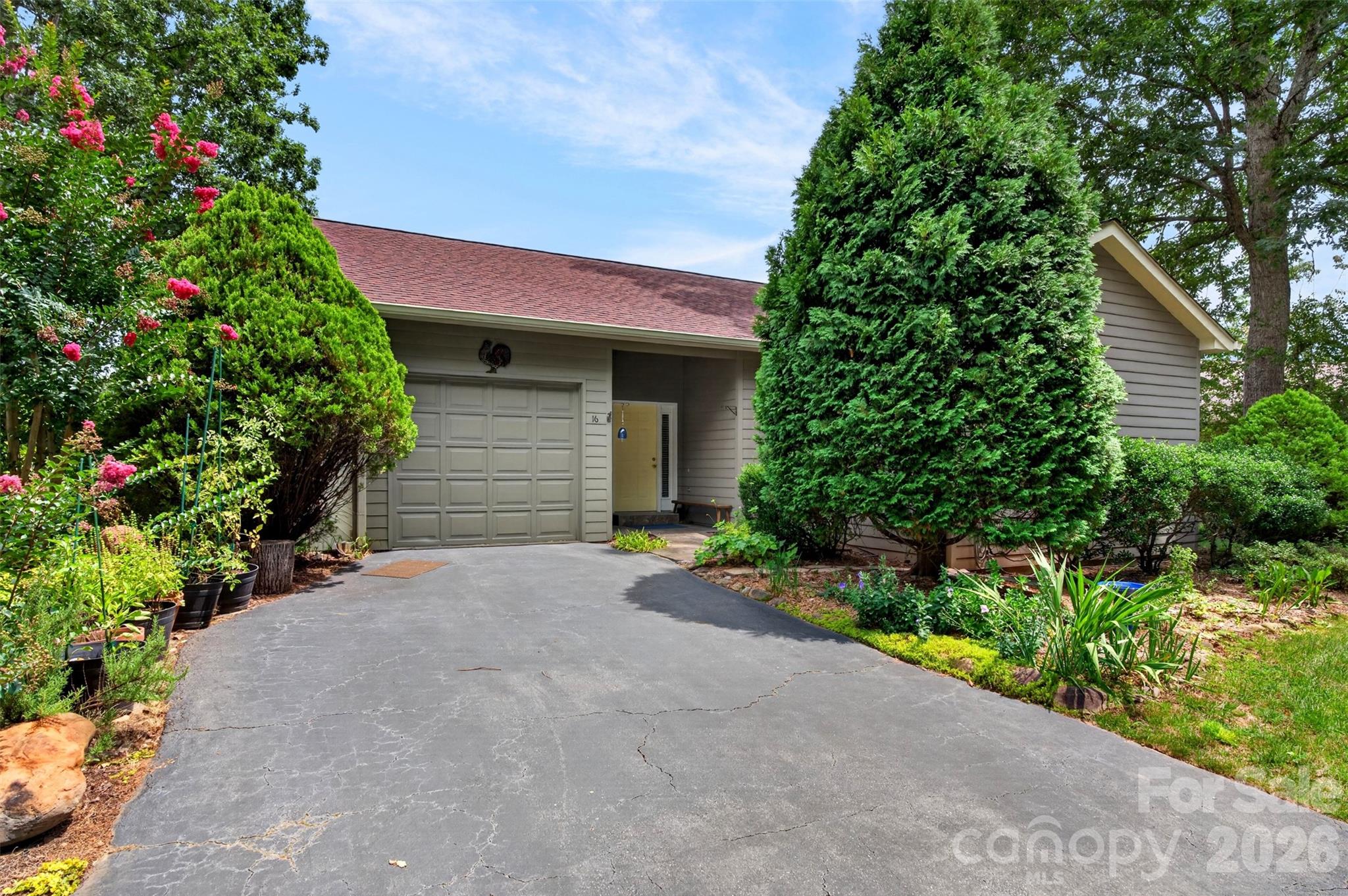 16 Spring Hollow Circle