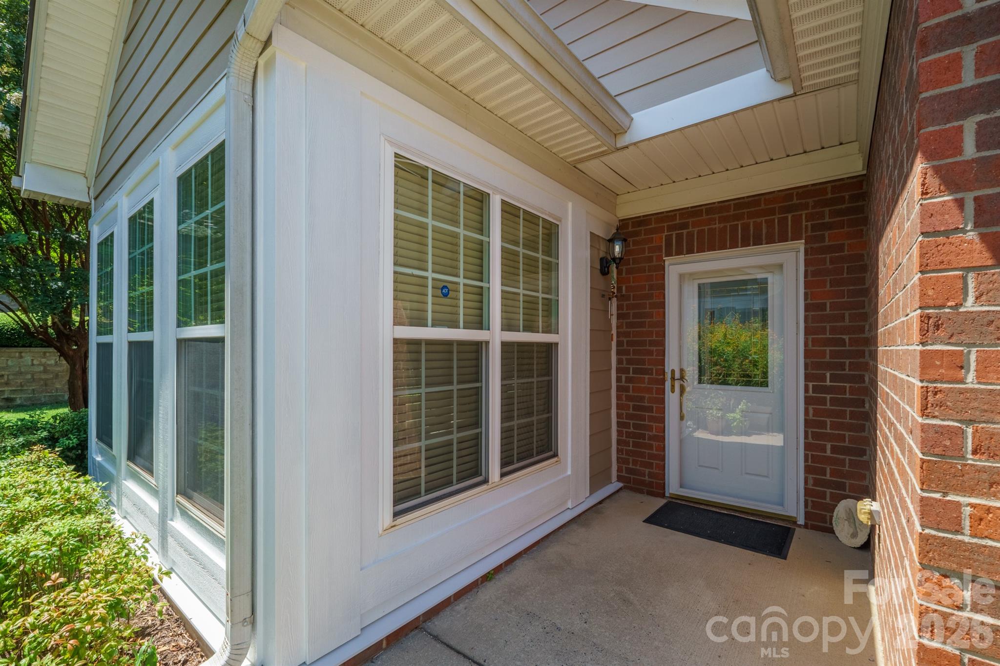3221 Abbey Walk Lane Property Photo 3
