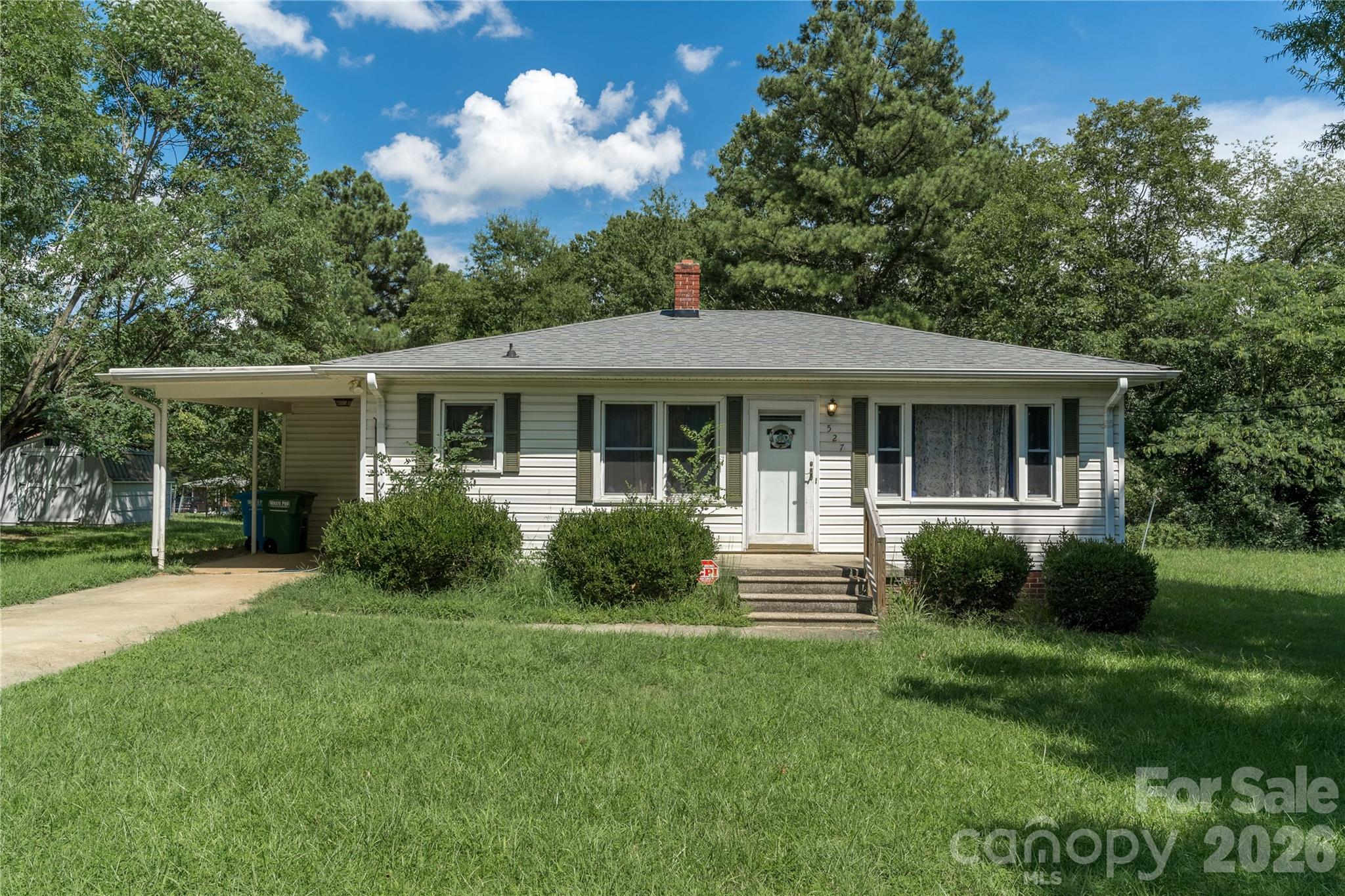 527 Washington Lane Property Photo 1