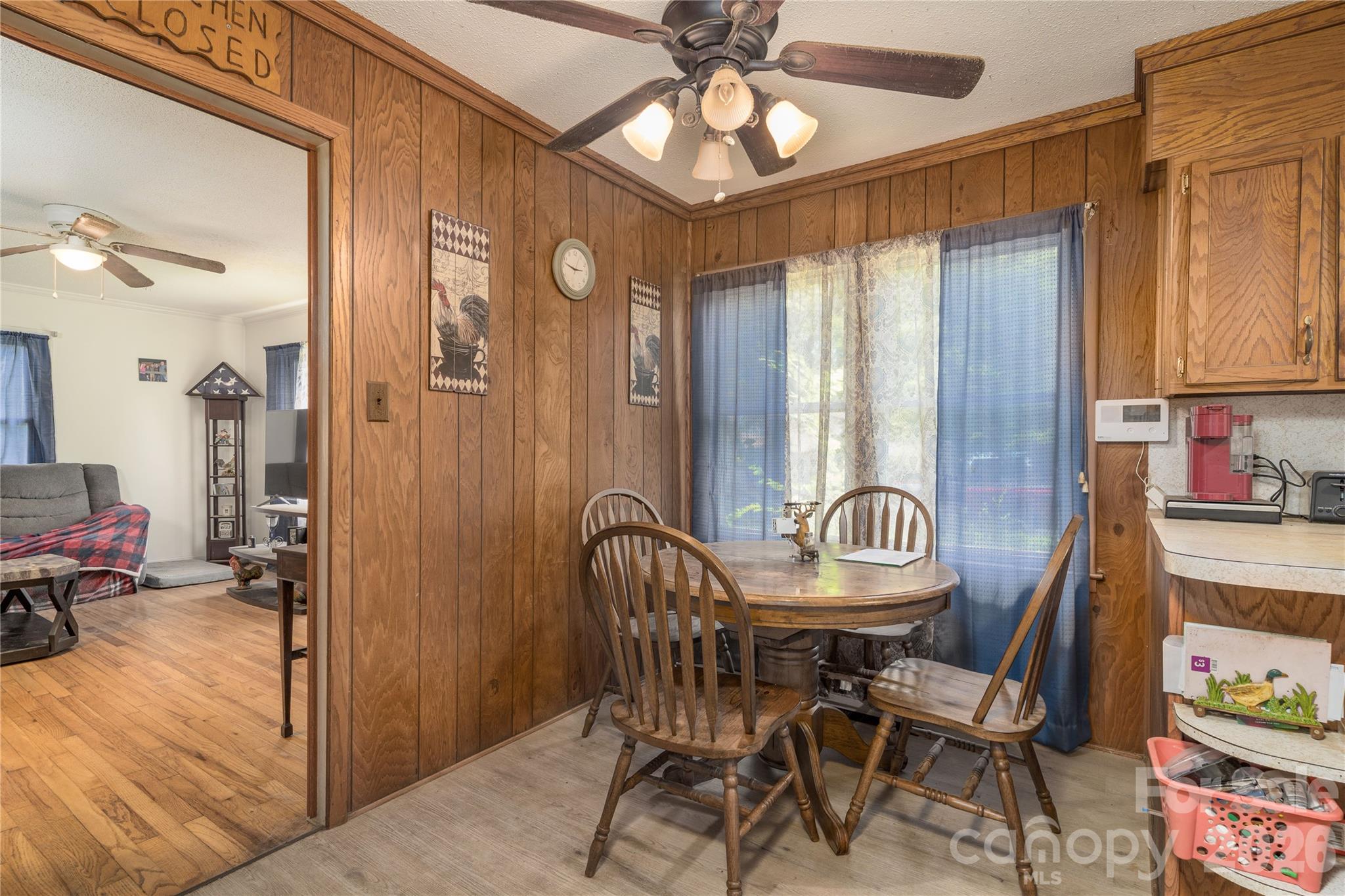 527 Washington Lane Property Photo 8