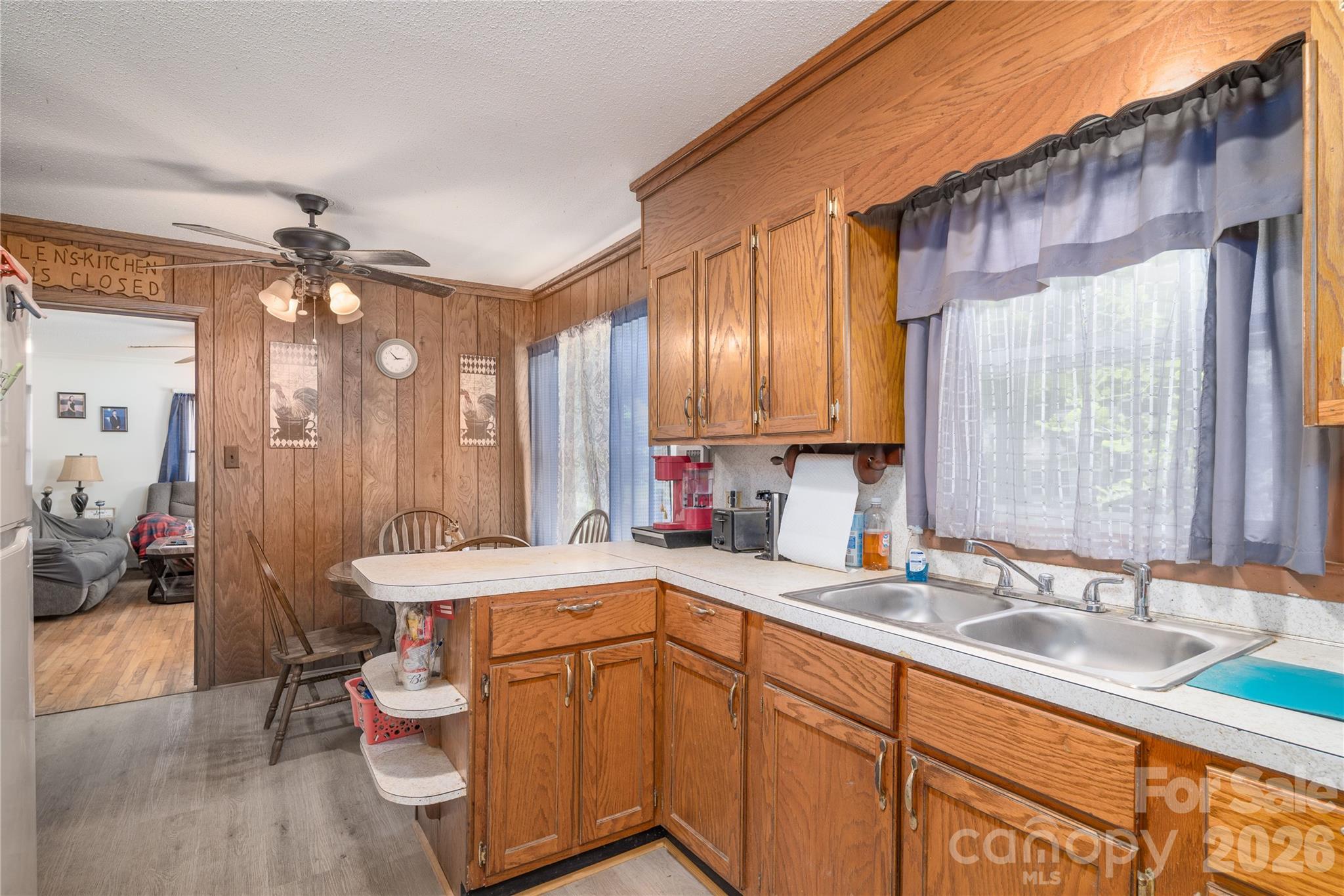 527 Washington Lane Property Photo 10