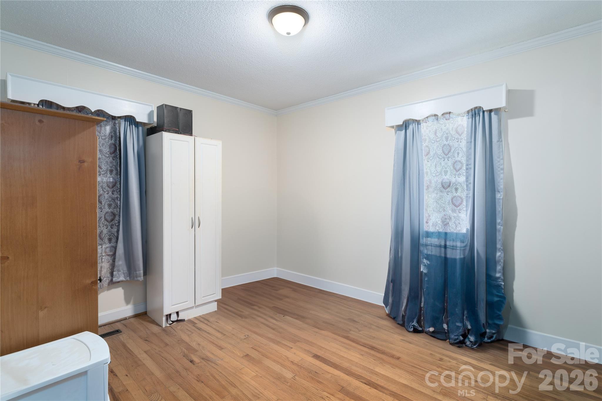 527 Washington Lane Property Photo 14