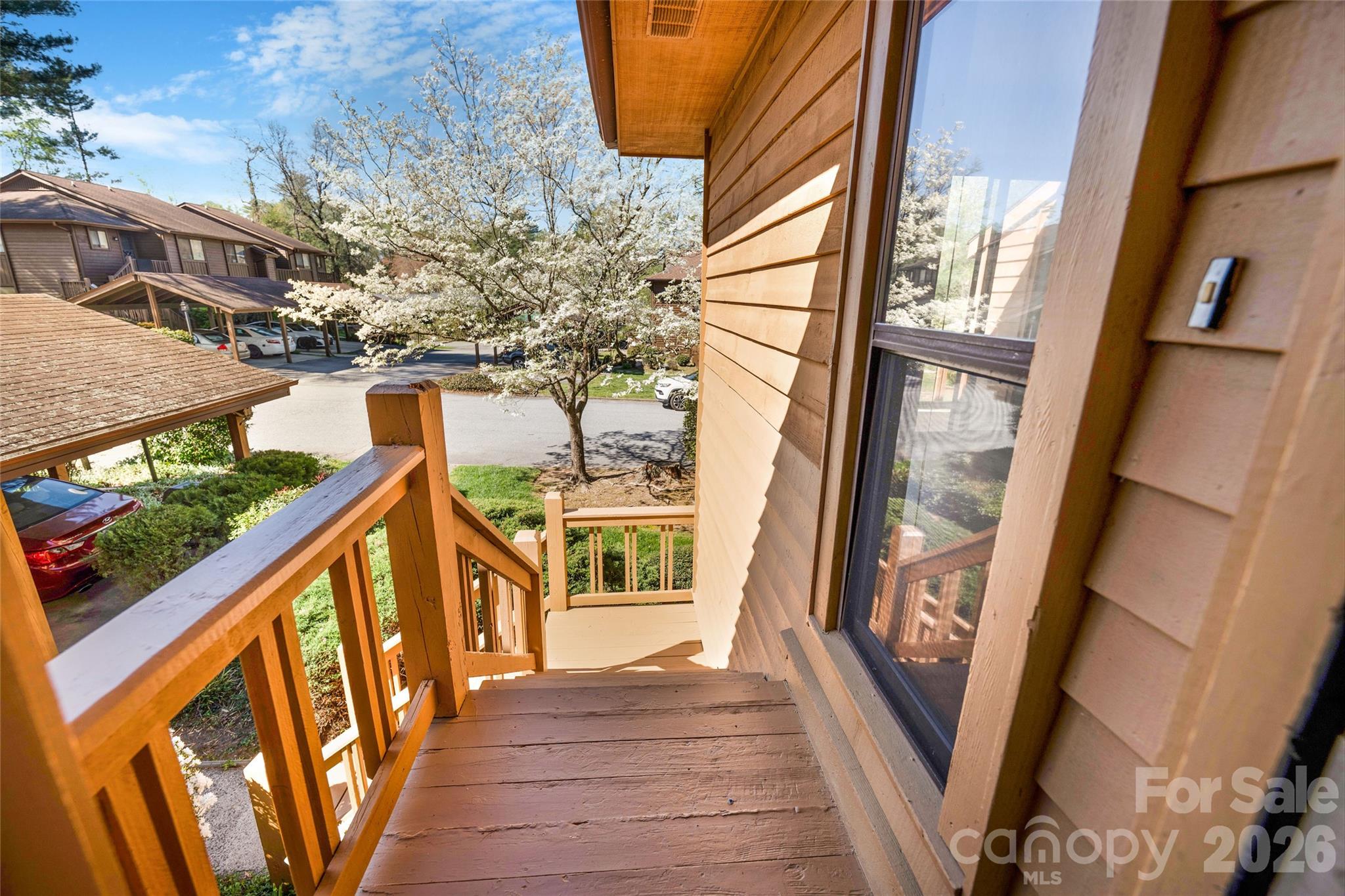 521 Courtwood Lane 8 Property Photo 1