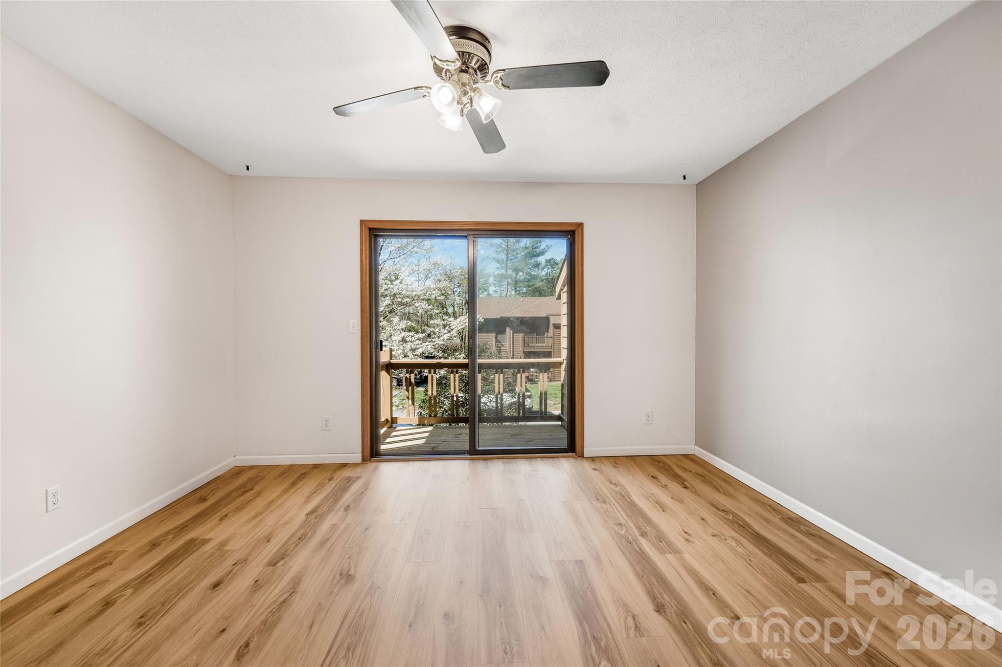 521 Courtwood Lane 8 Property Photo 6