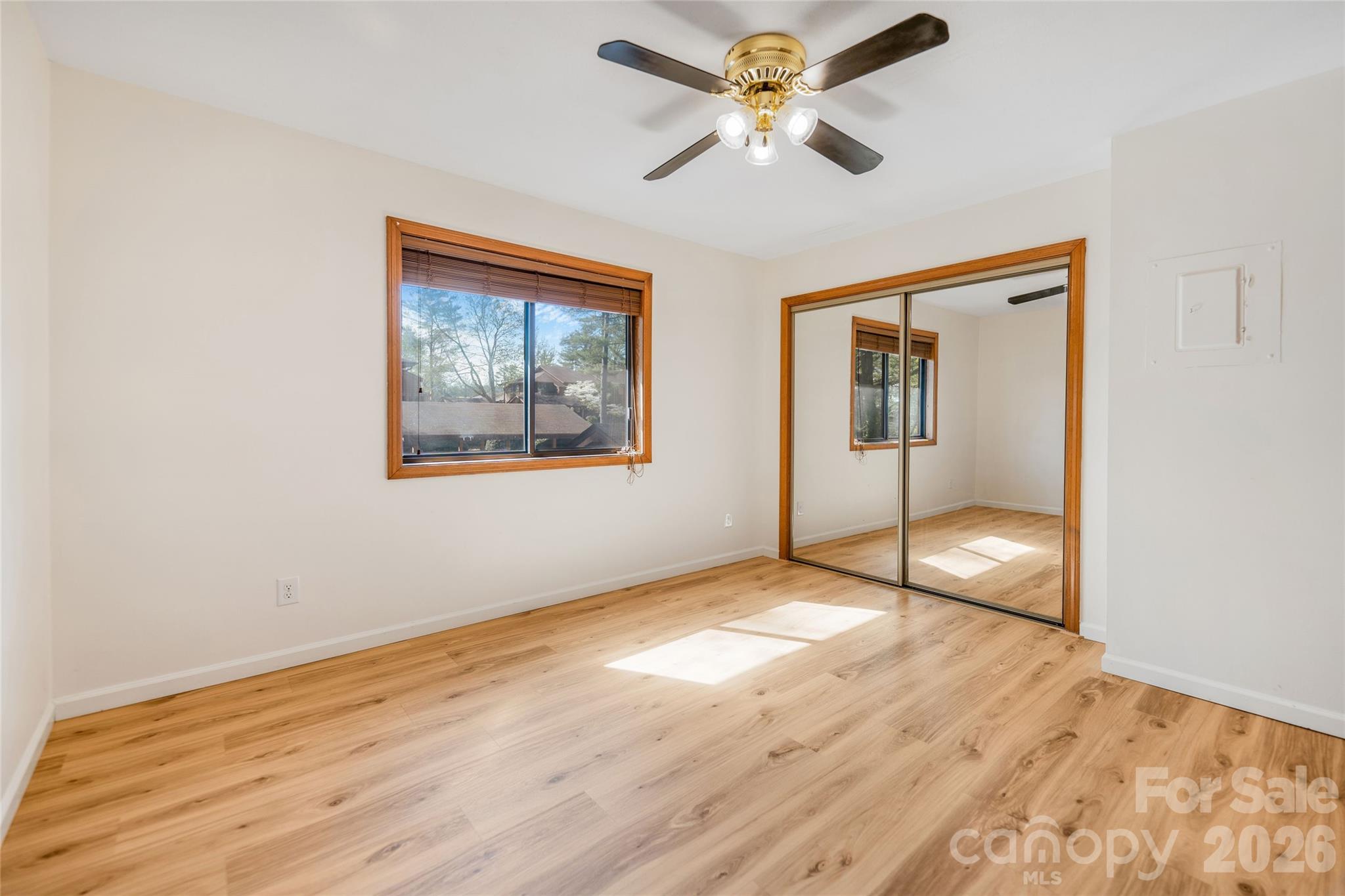 521 Courtwood Lane 8 Property Photo 12