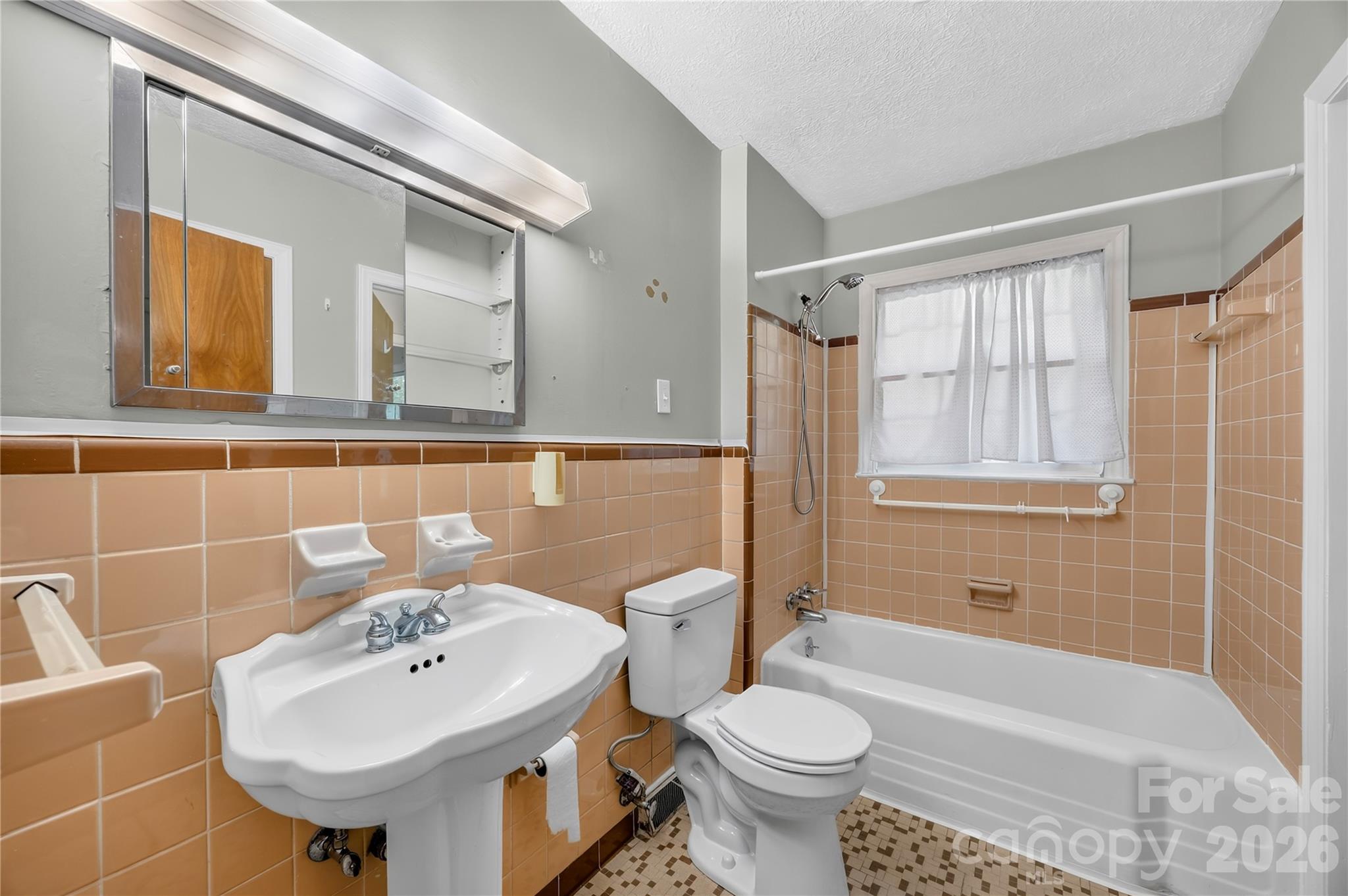 1012 Forest Drive Property Photo 24