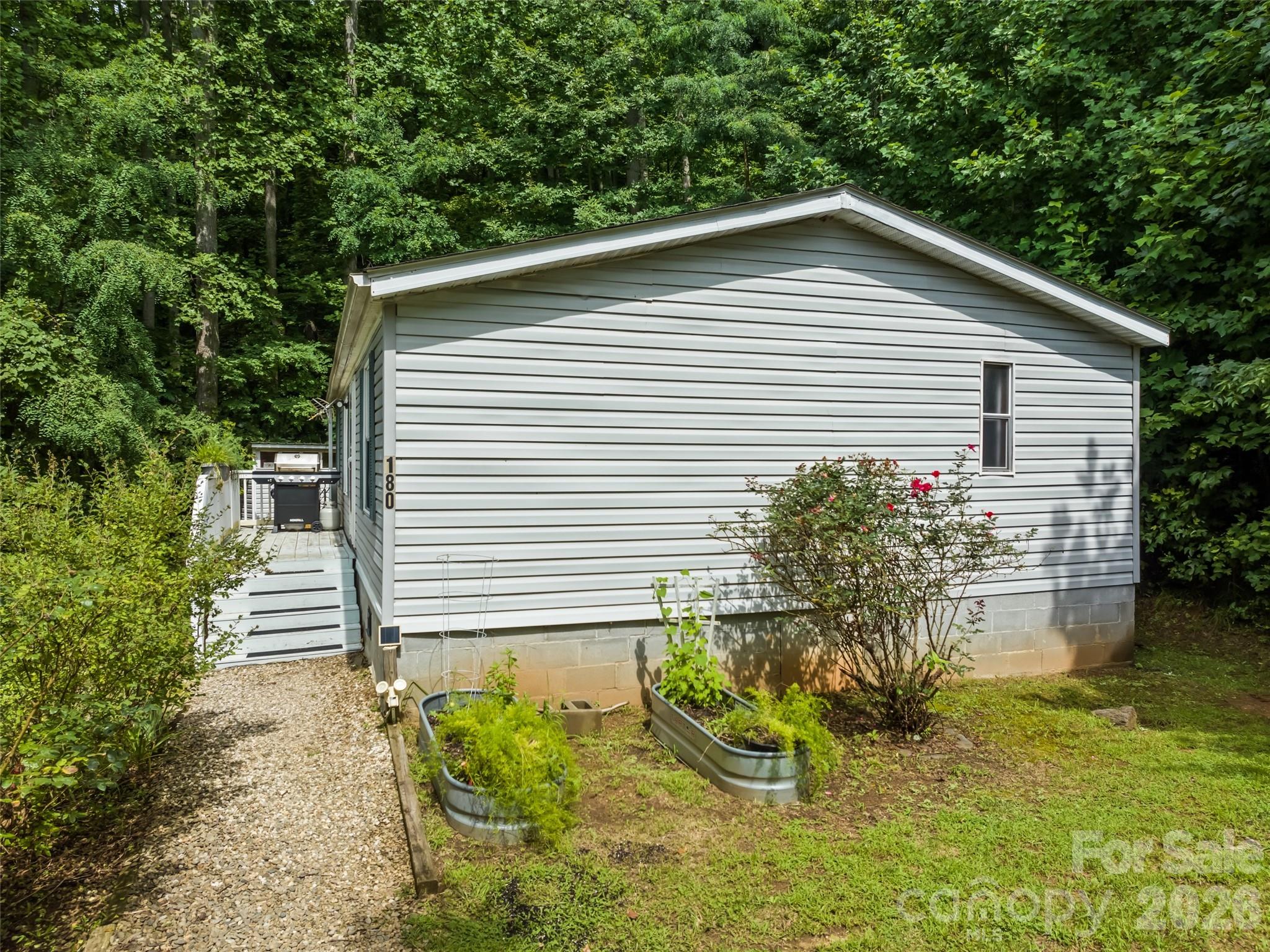 180 Hidden Meadow Drive Property Photo 3