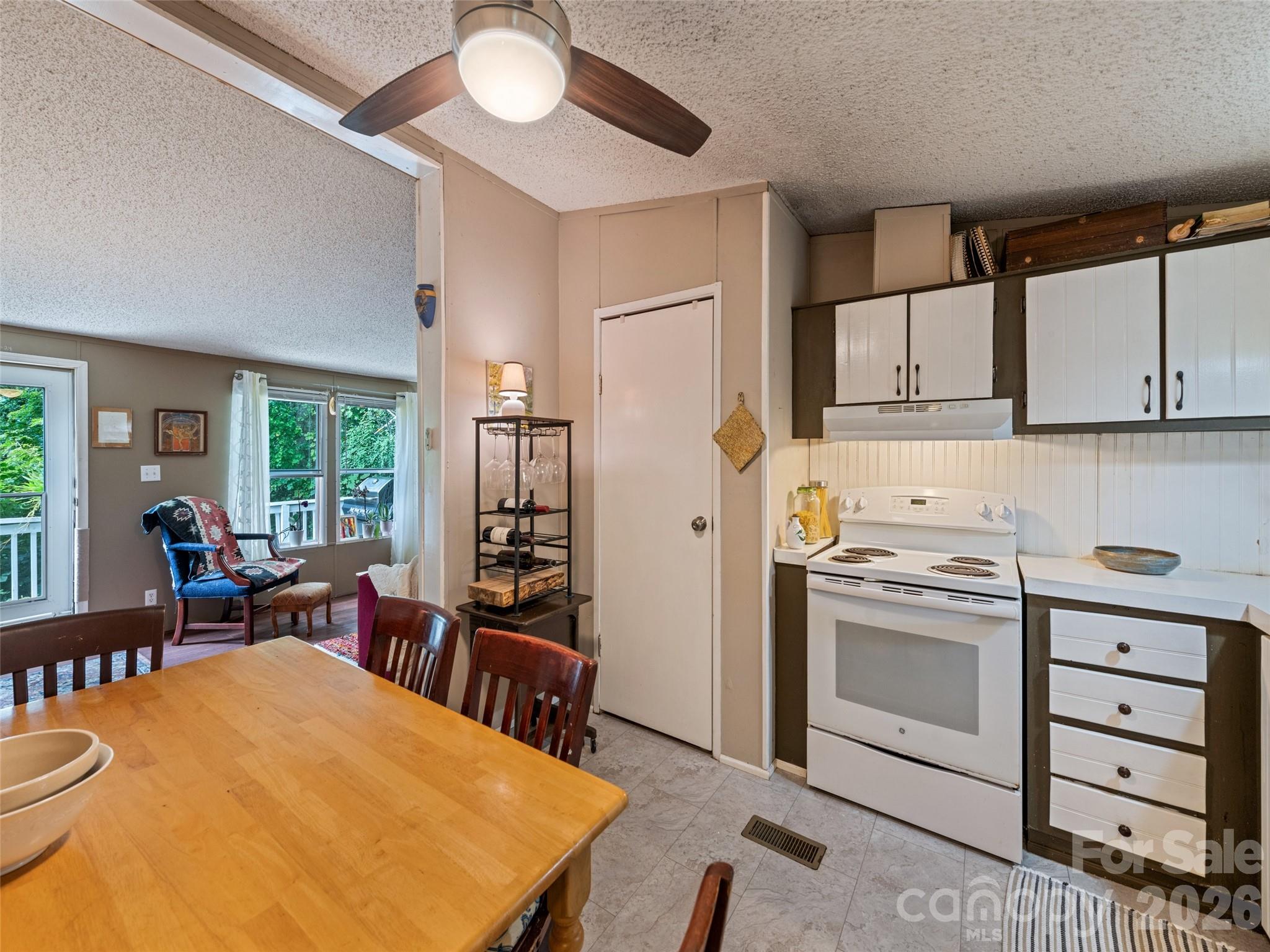 180 Hidden Meadow Drive Property Photo 12