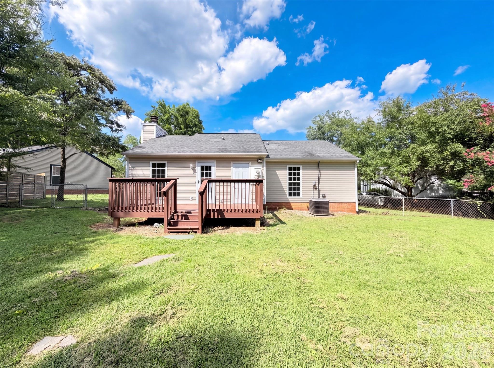 10244 Gloman Court Property Photo 5