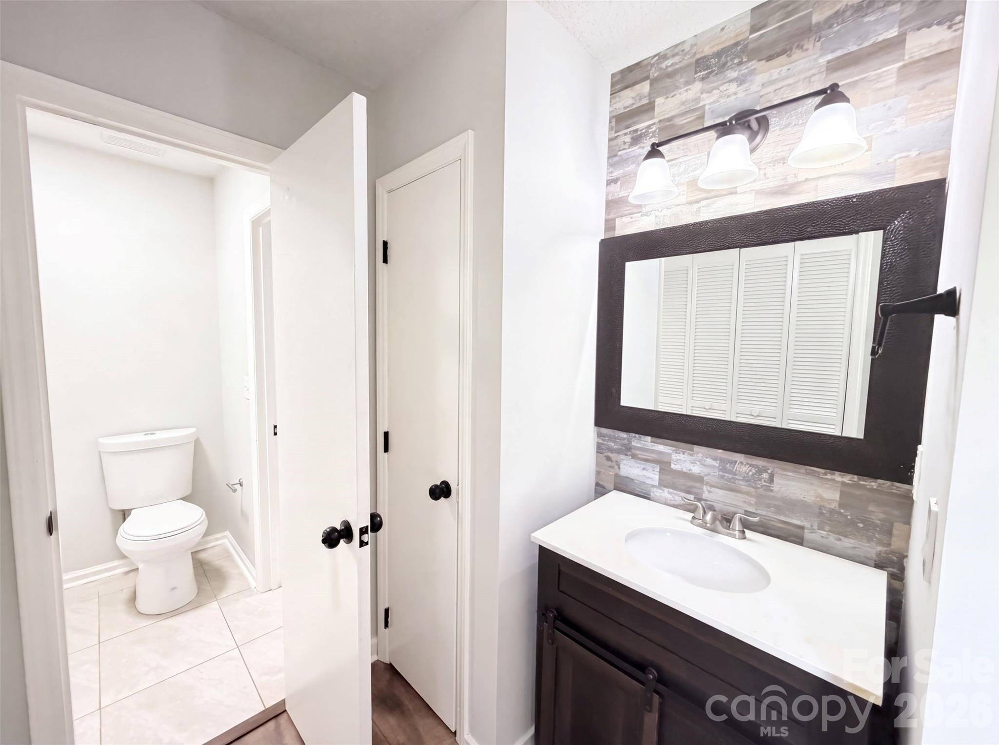 10244 Gloman Court Property Photo 9