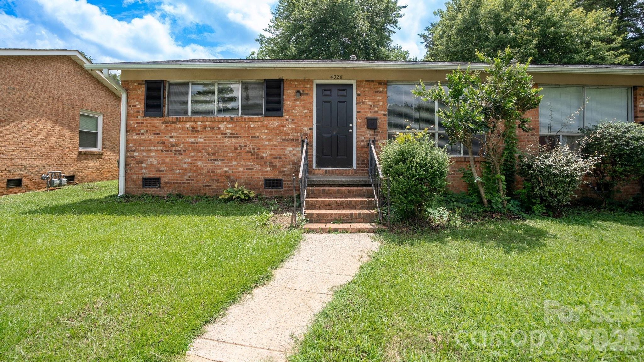 4926 Malibu Drive Property Photo 3