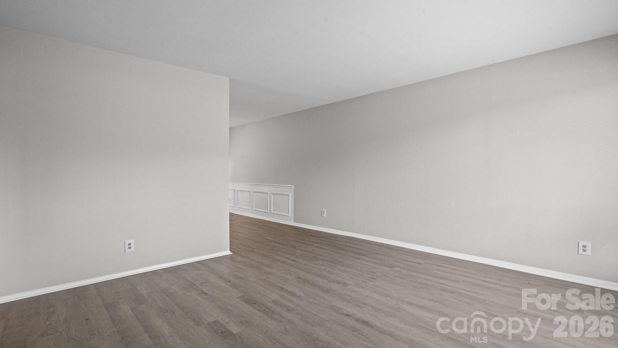 4926 Malibu Drive Property Photo 7
