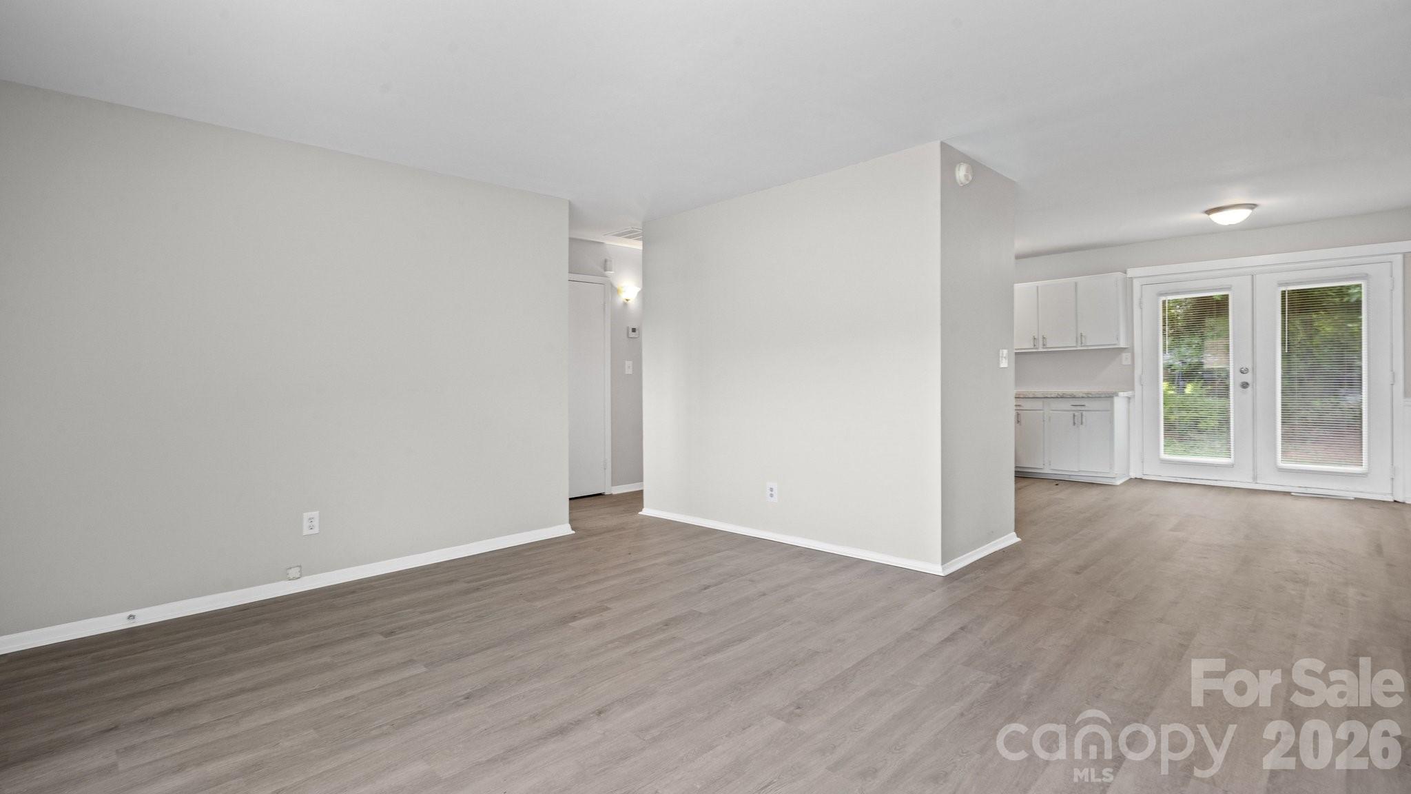 4926 Malibu Drive Property Photo 8