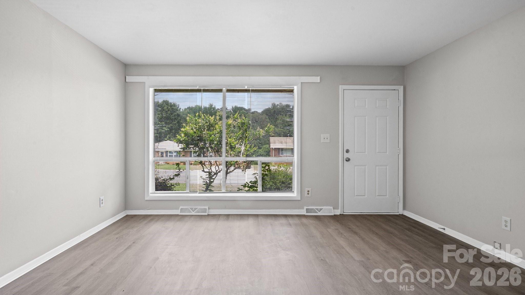 4926 Malibu Drive Property Photo 10