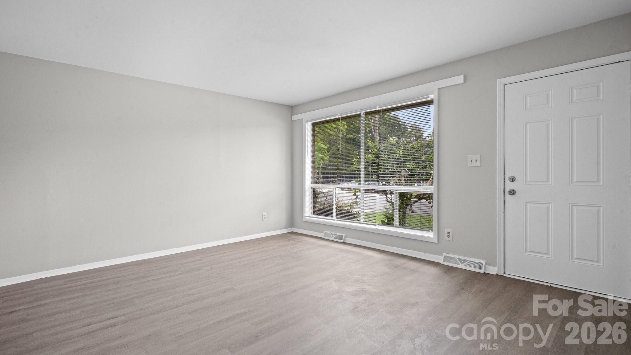 4926 Malibu Drive Property Photo 12