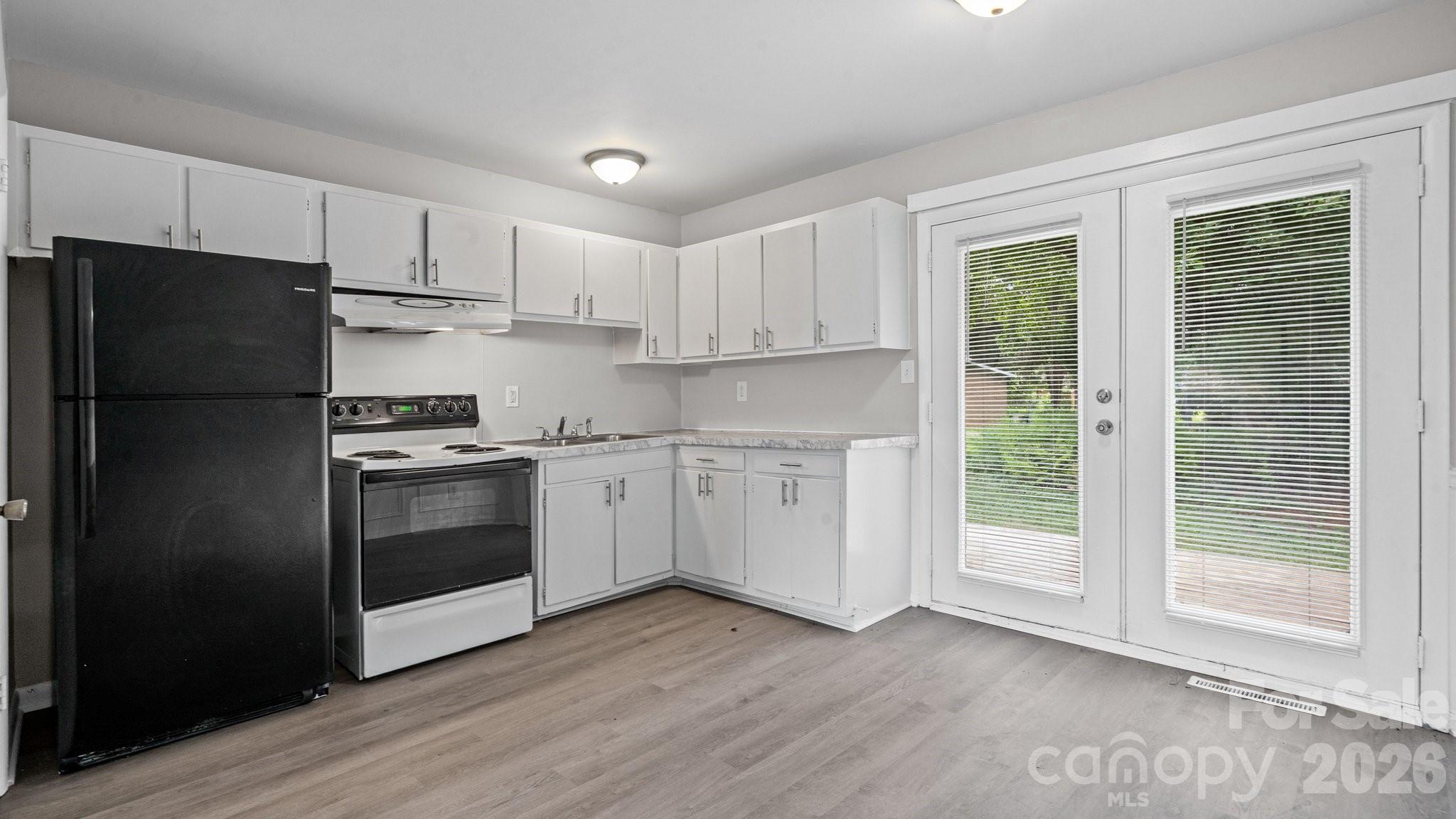 4926 Malibu Drive Property Photo 13