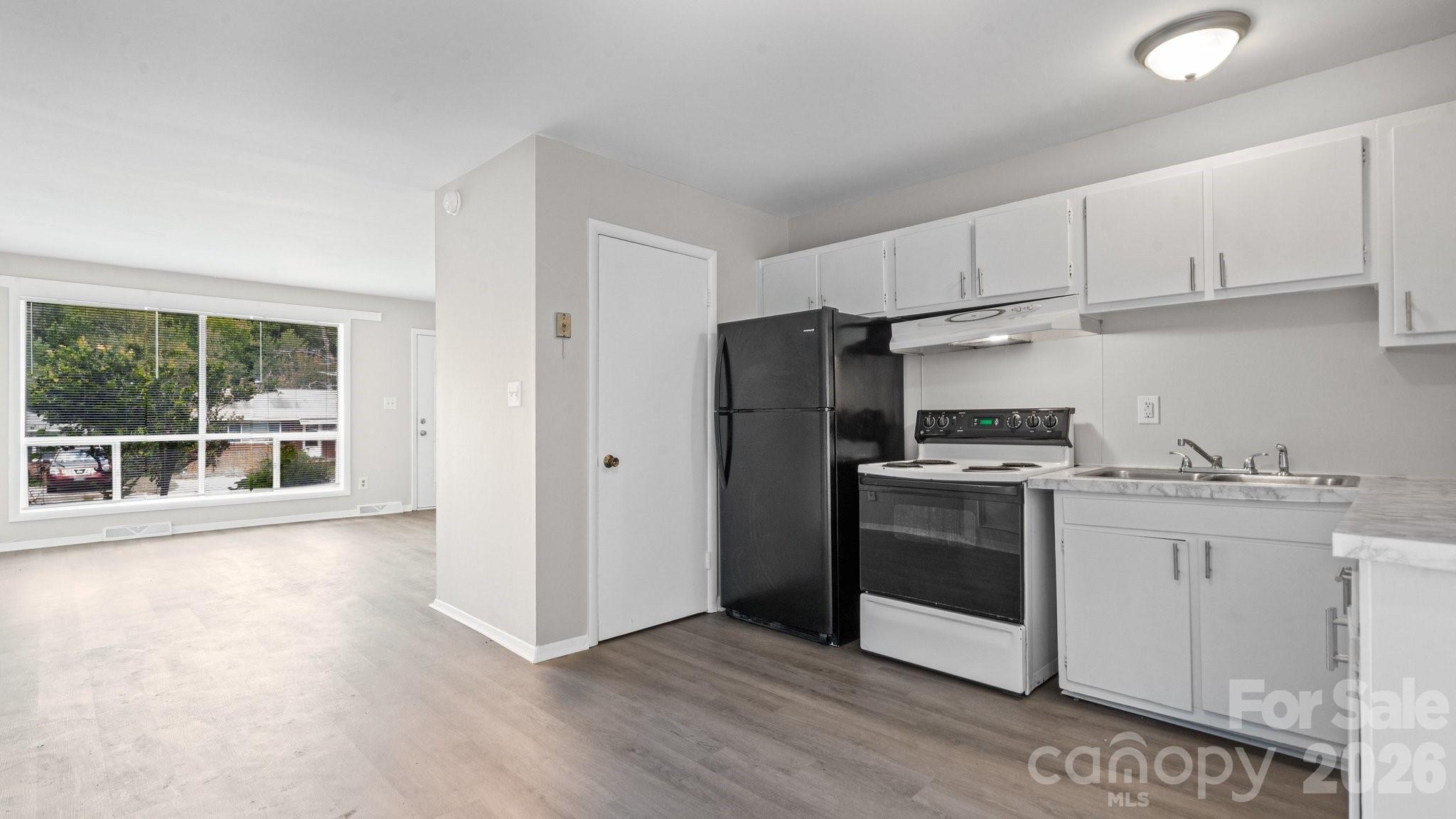 4926 Malibu Drive Property Photo 14
