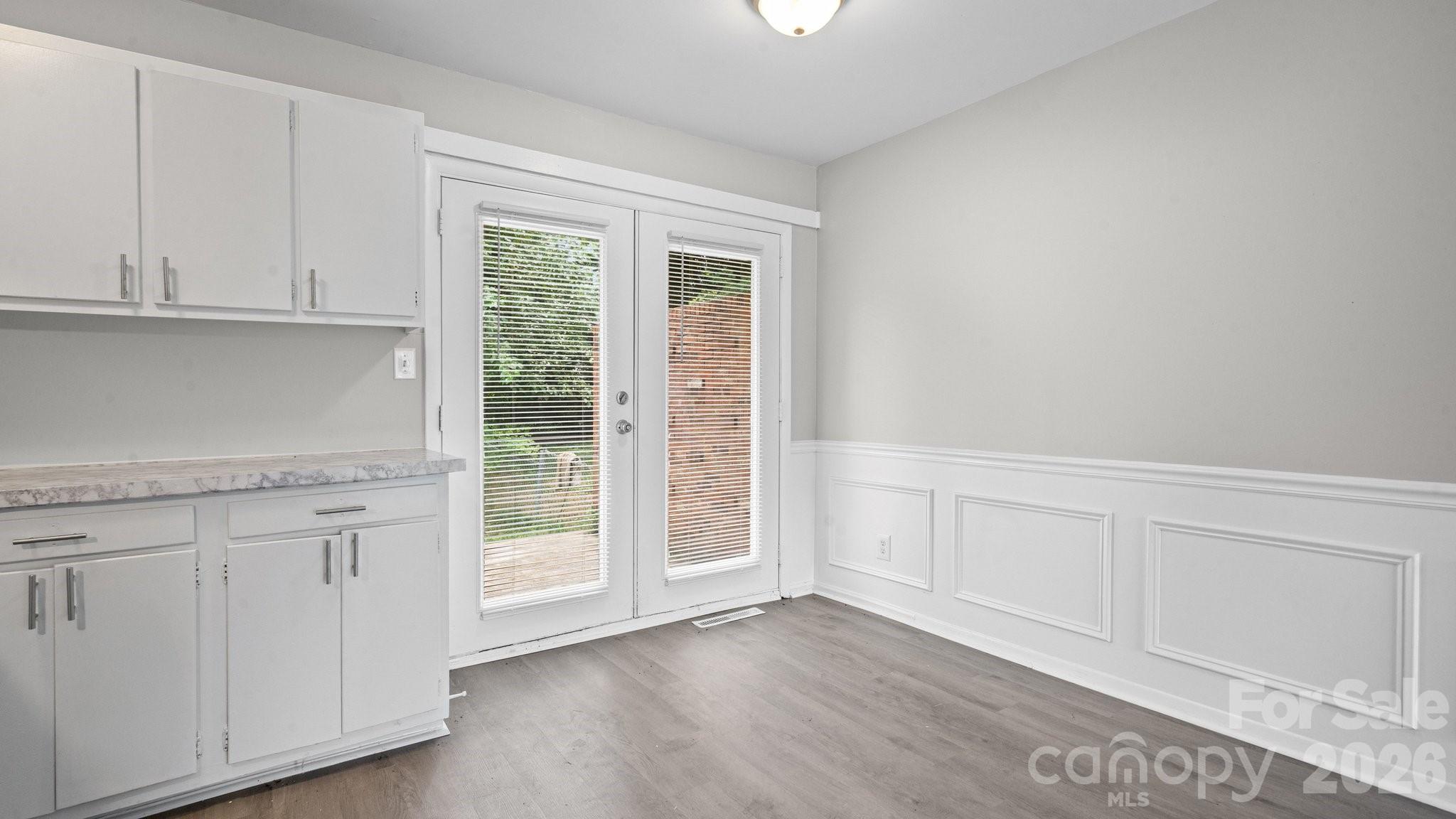 4926 Malibu Drive Property Photo 16