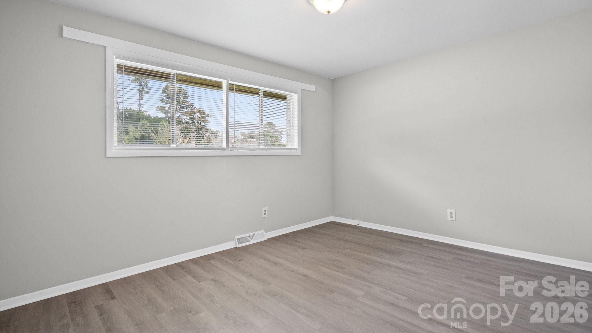 4926 Malibu Drive Property Photo 18