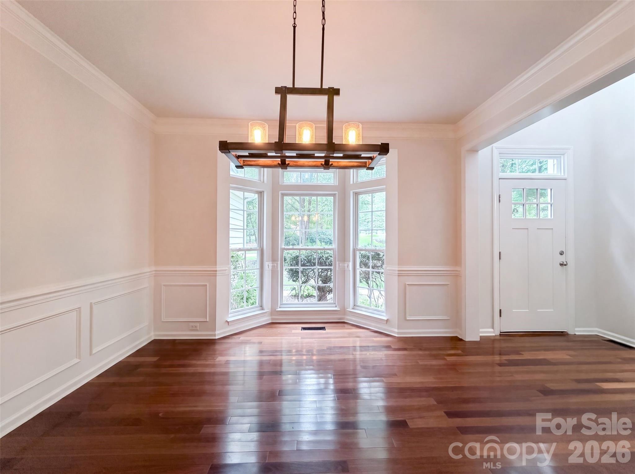 153 Montrose Drive Property Photo 8