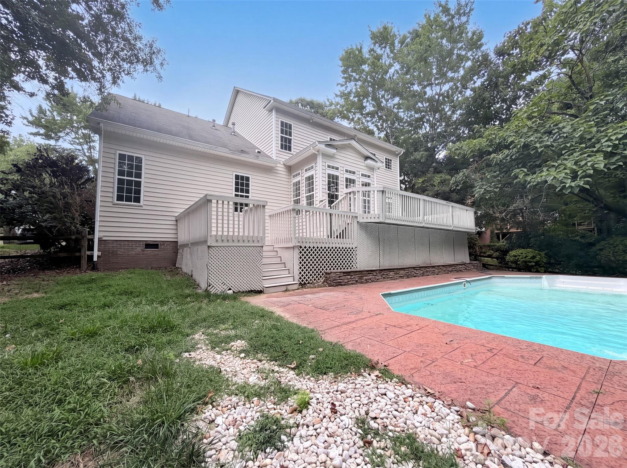 153 Montrose Drive Property Photo 15