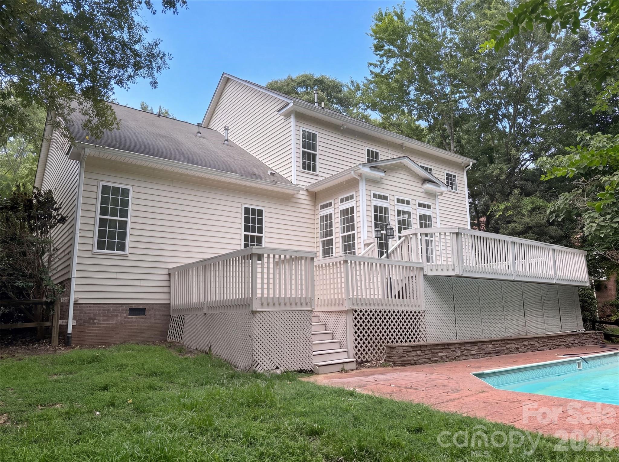 153 Montrose Drive Property Photo 16