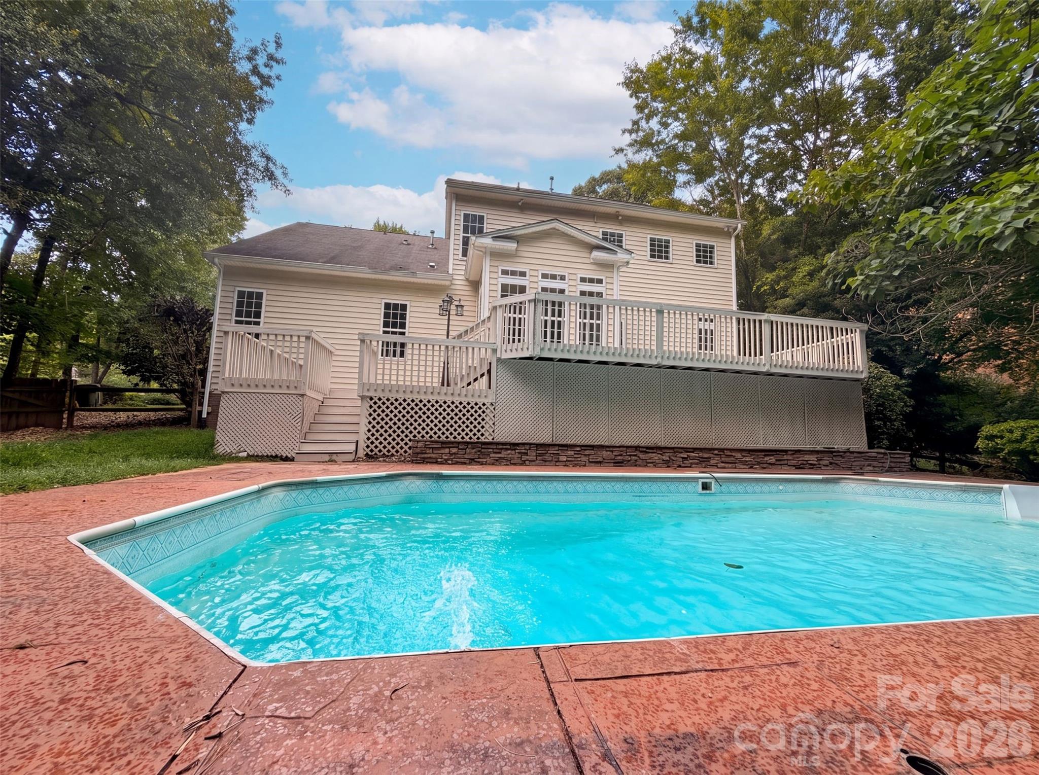 153 Montrose Drive Property Photo 17