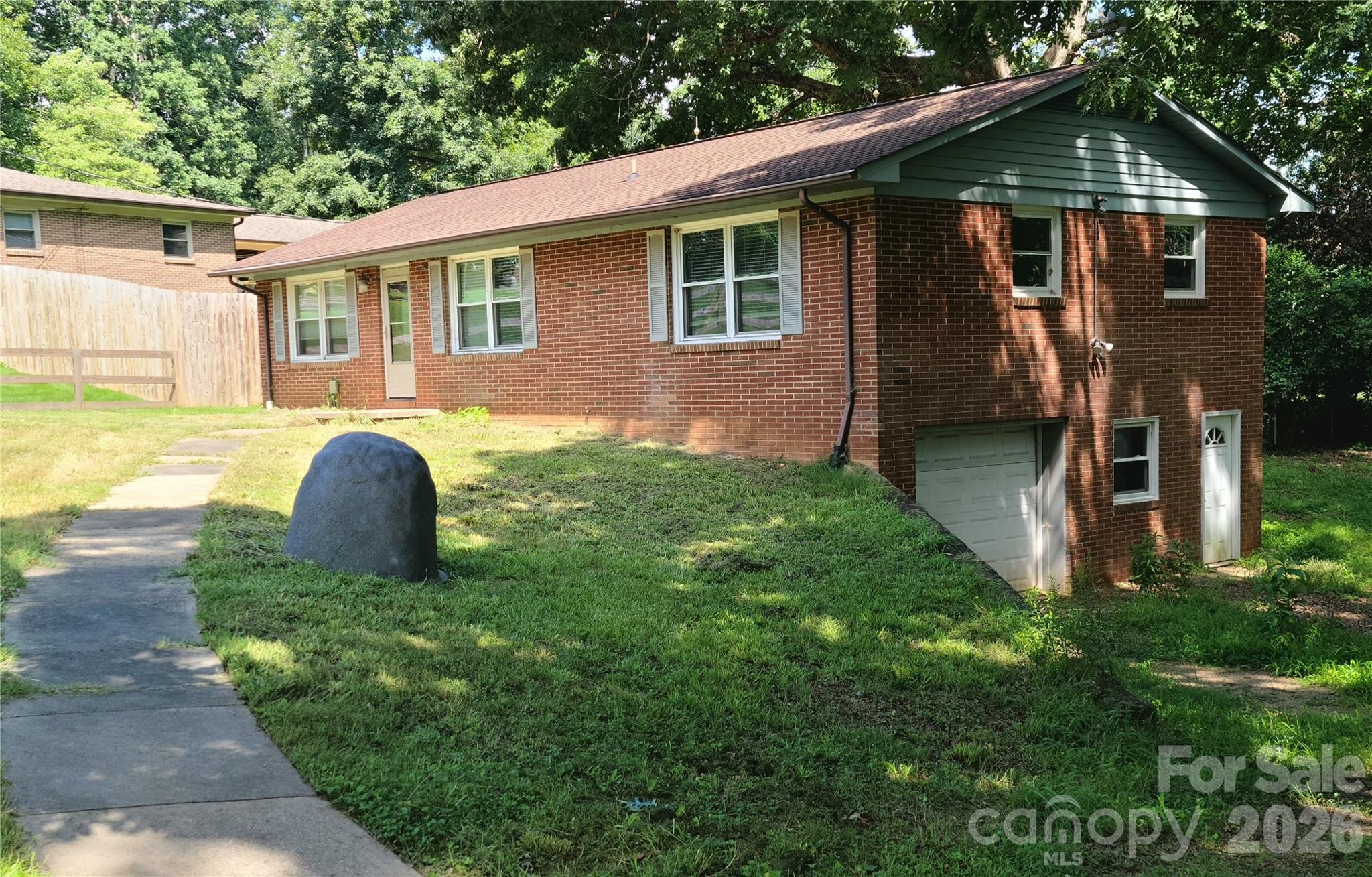 2230 Kenwood Drive Property Photo 1