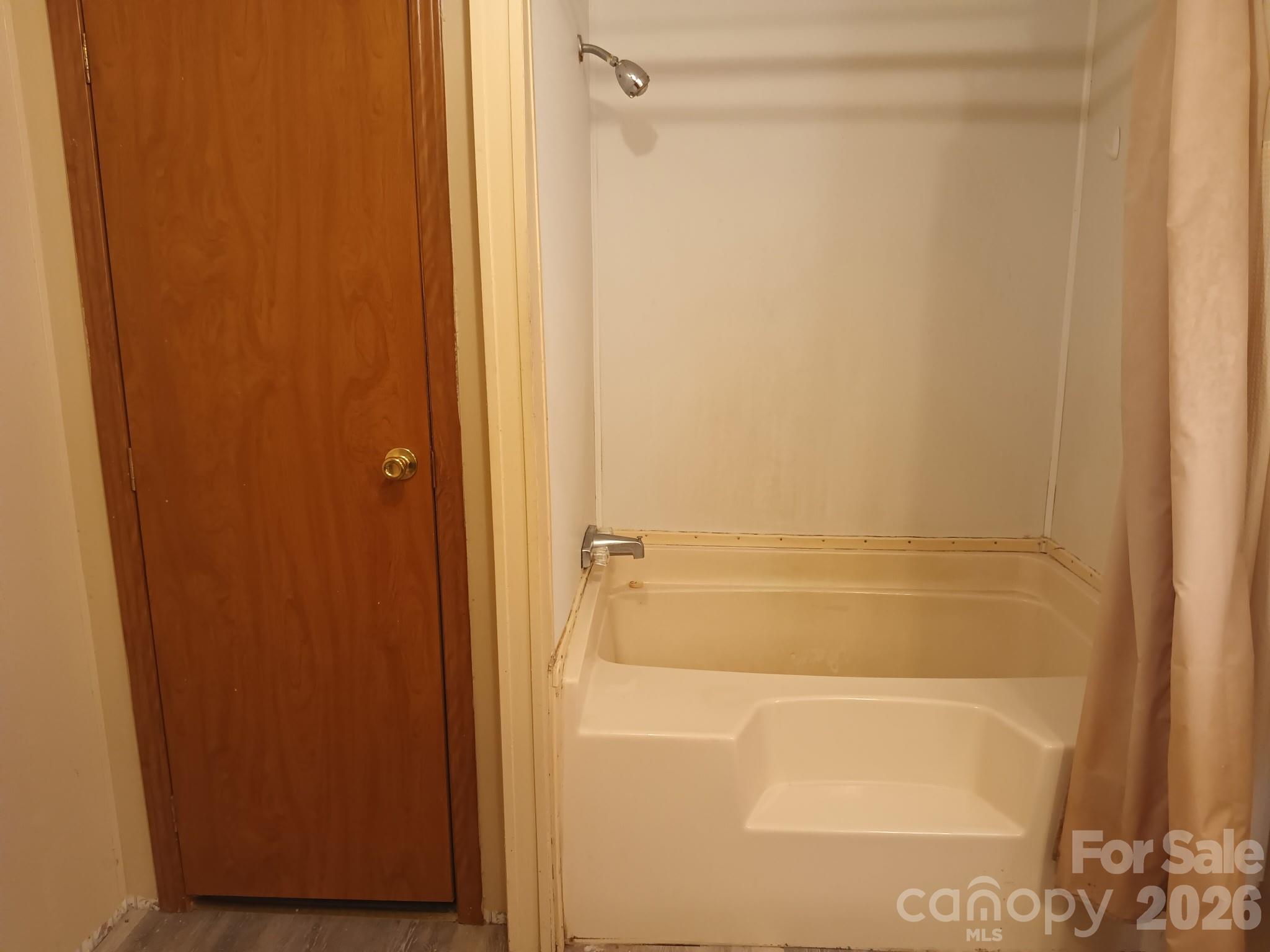 60 Rolling Creek Drive Property Photo 7