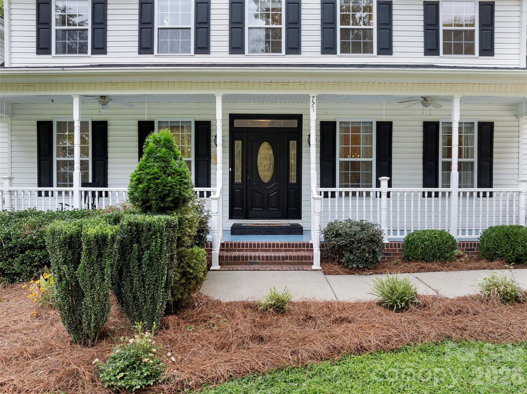 7233 Ridge Road Property Photo 4