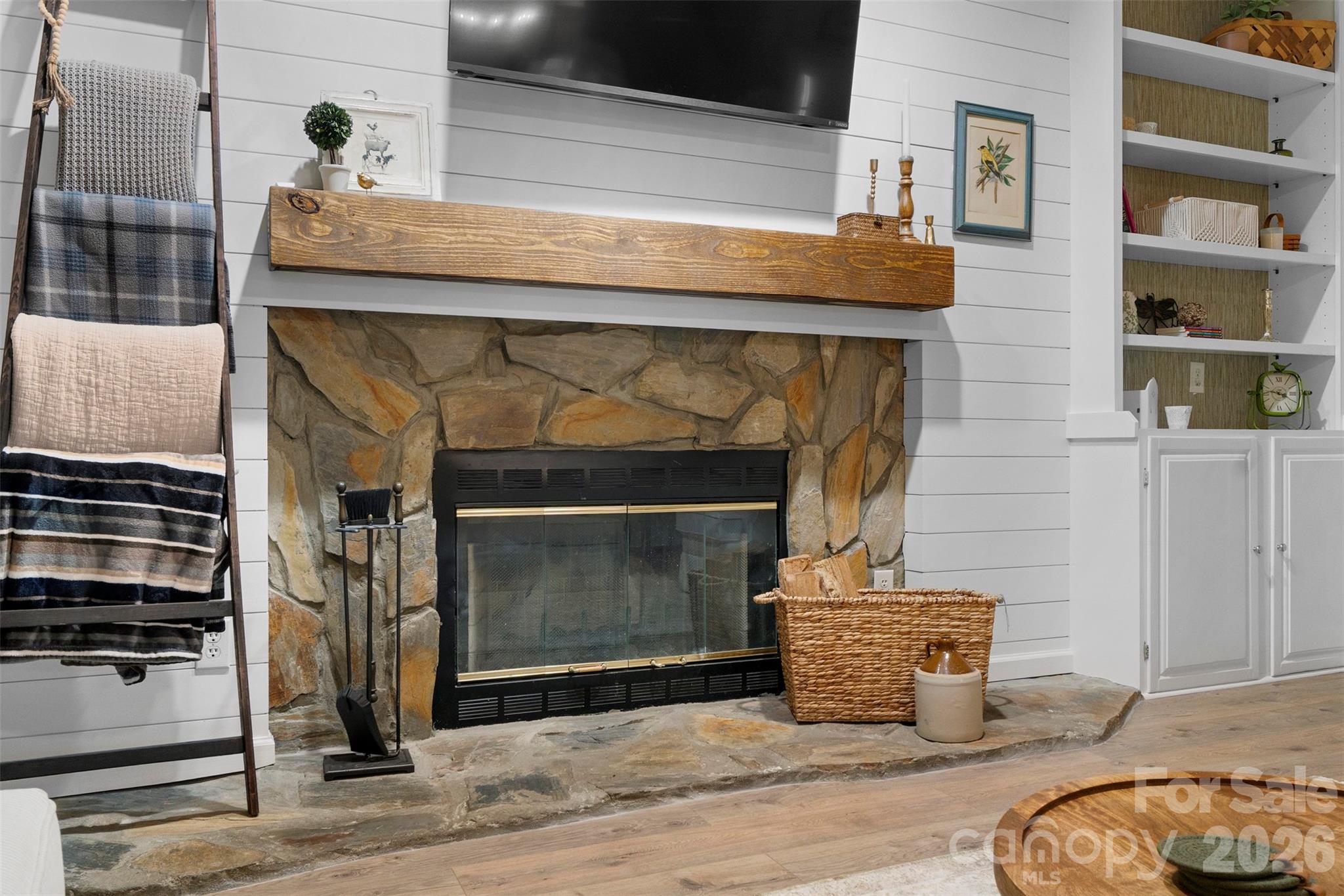 7233 Ridge Road Property Photo 6