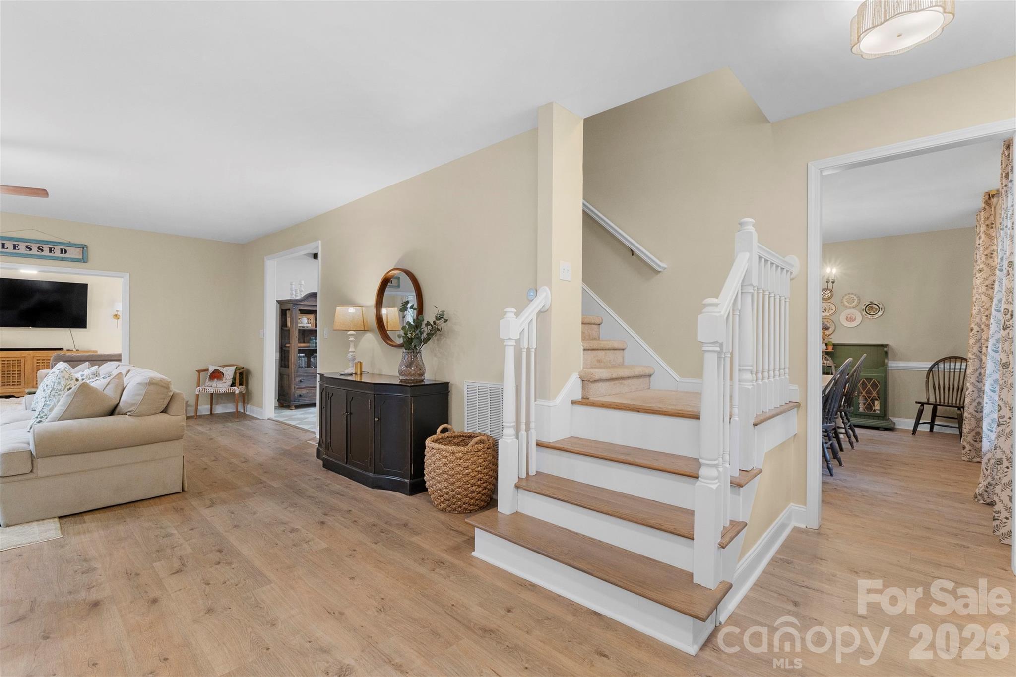 7233 Ridge Road Property Photo 9