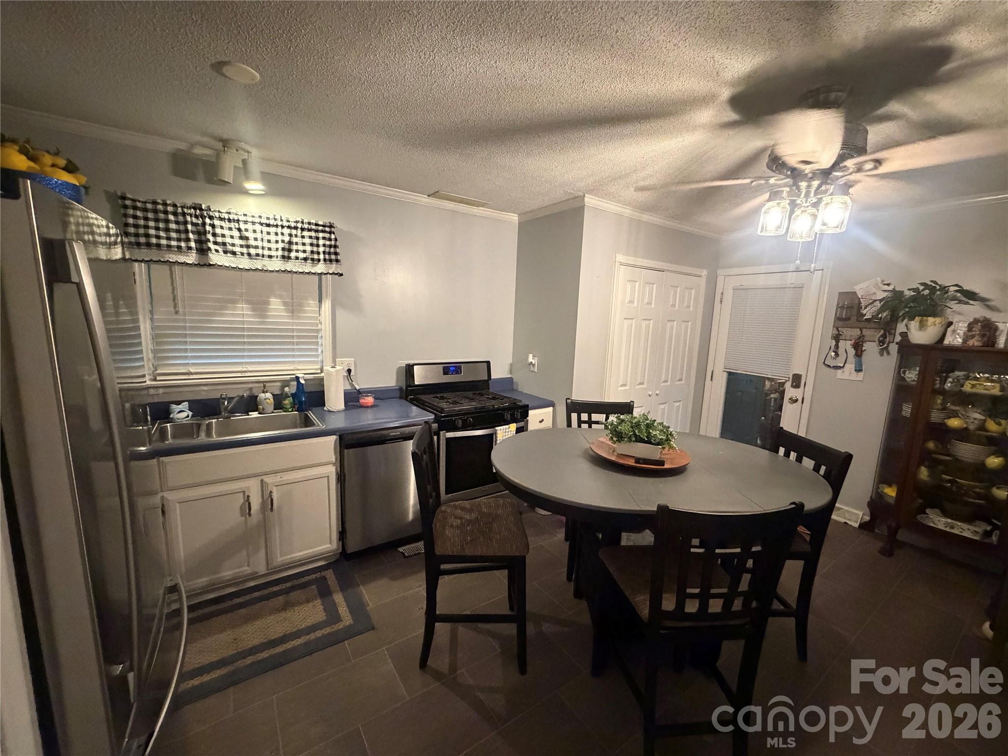 1104 Hillcrest Drive L 34 Property Photo 6