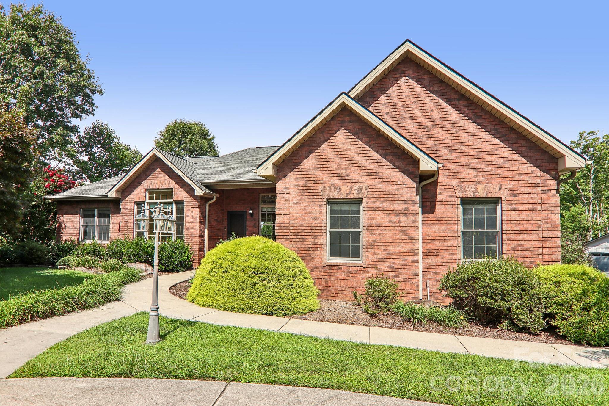 28 Tudor Crescent Court Property Photo 3