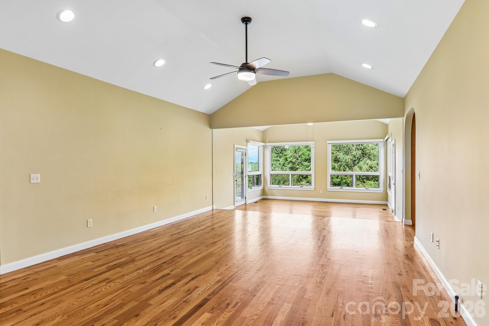 28 Tudor Crescent Court Property Photo 6