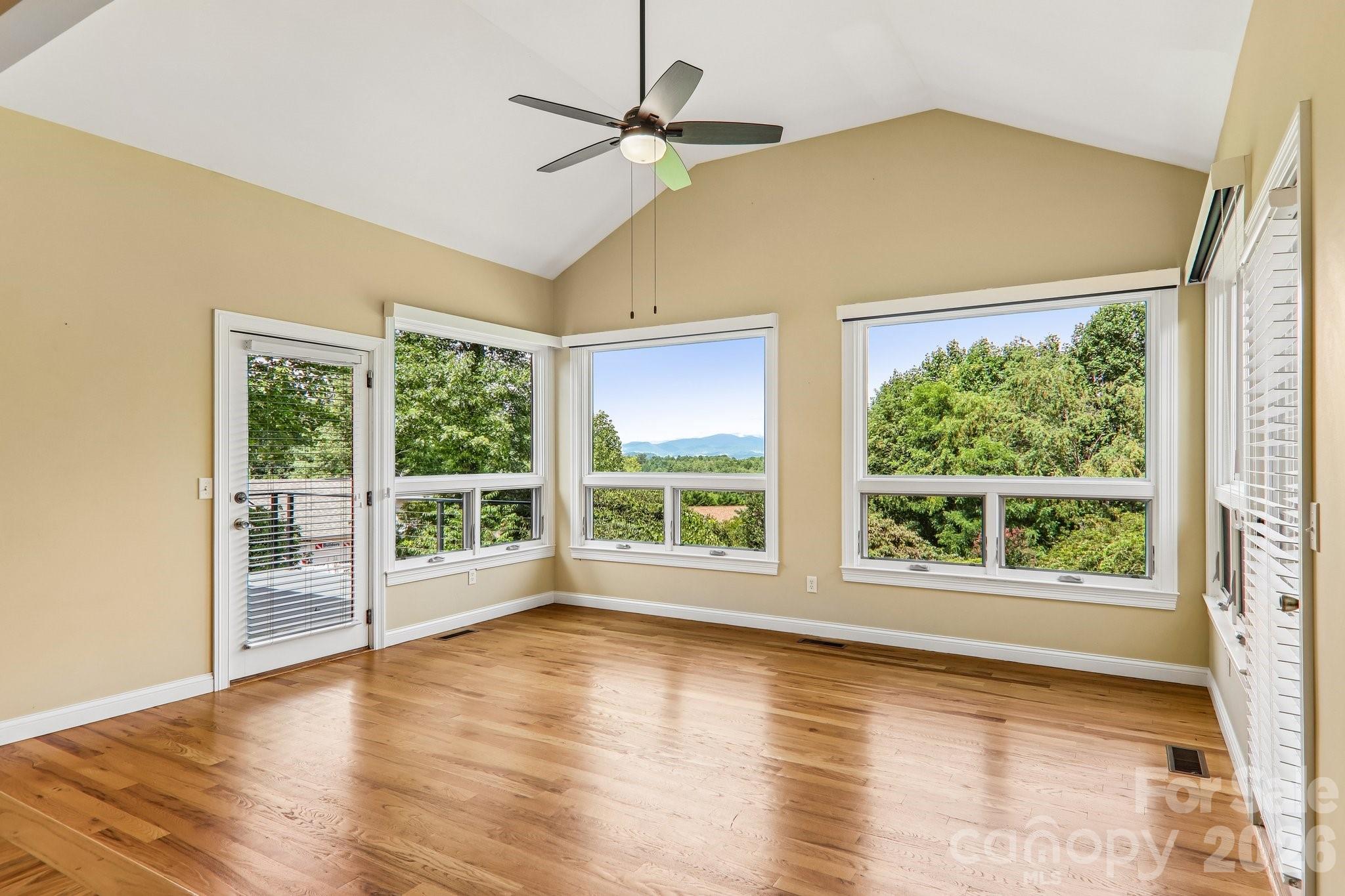 28 Tudor Crescent Court Property Photo 9