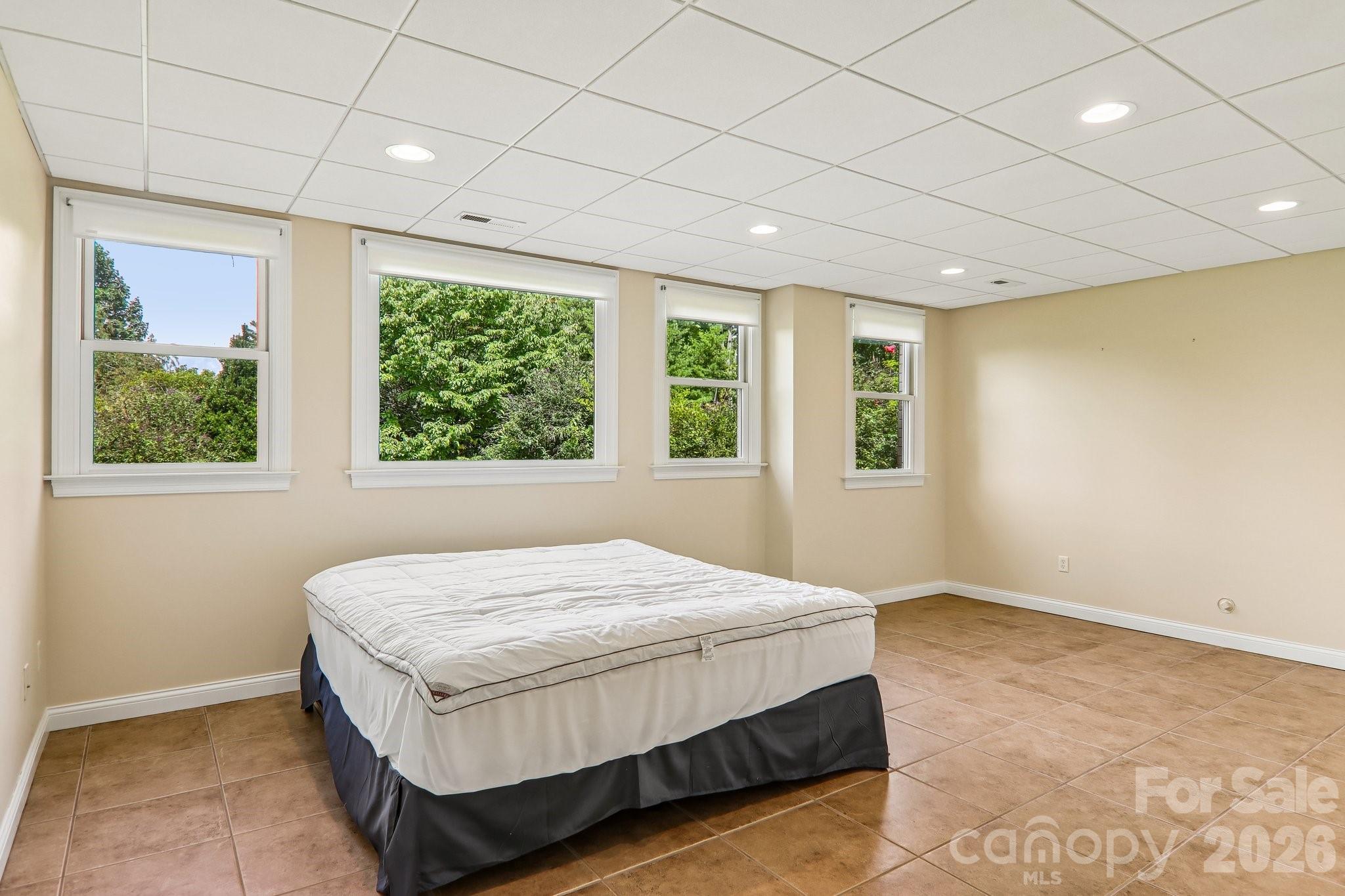 28 Tudor Crescent Court Property Photo 33