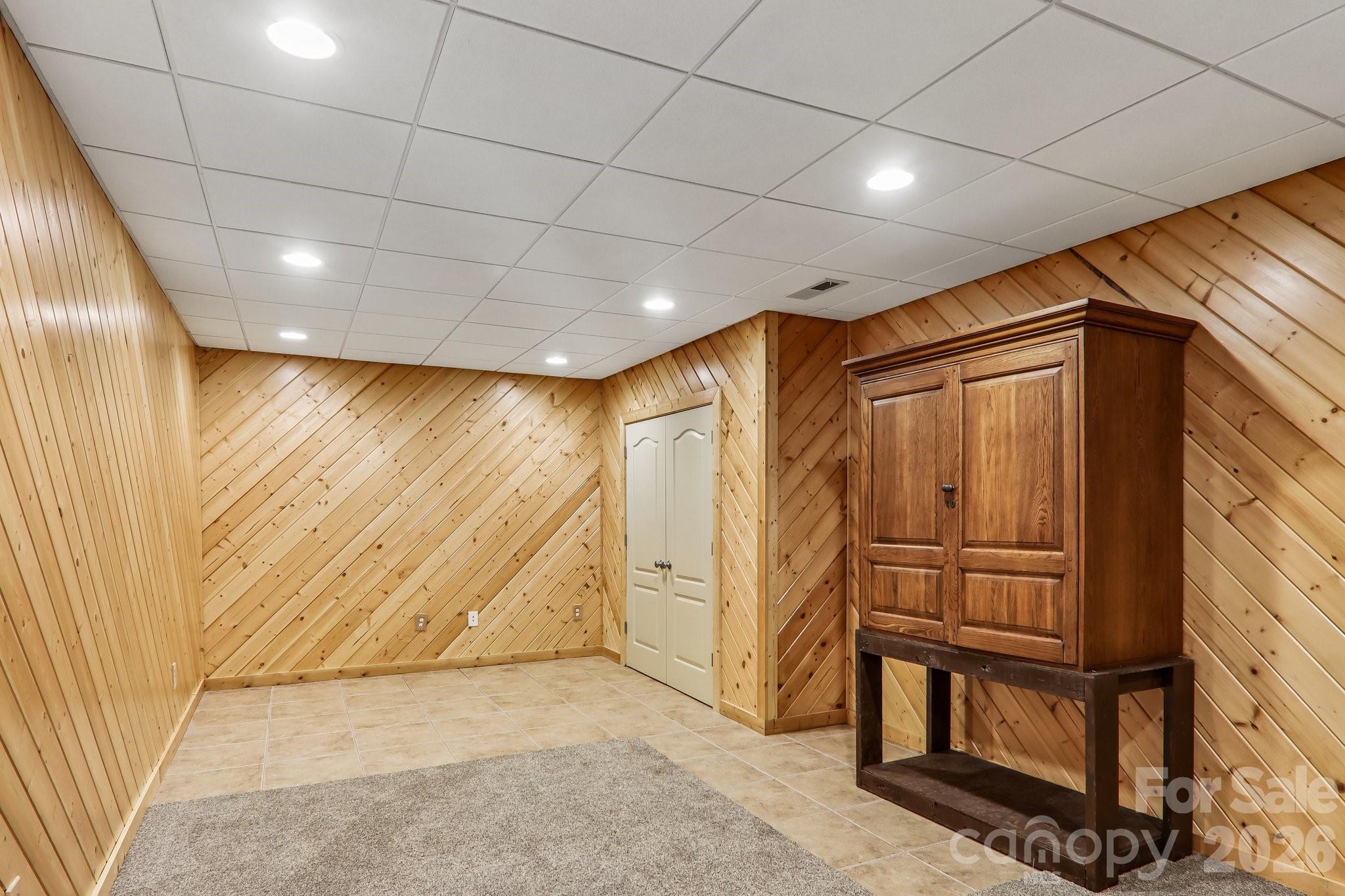 28 Tudor Crescent Court Property Photo 35