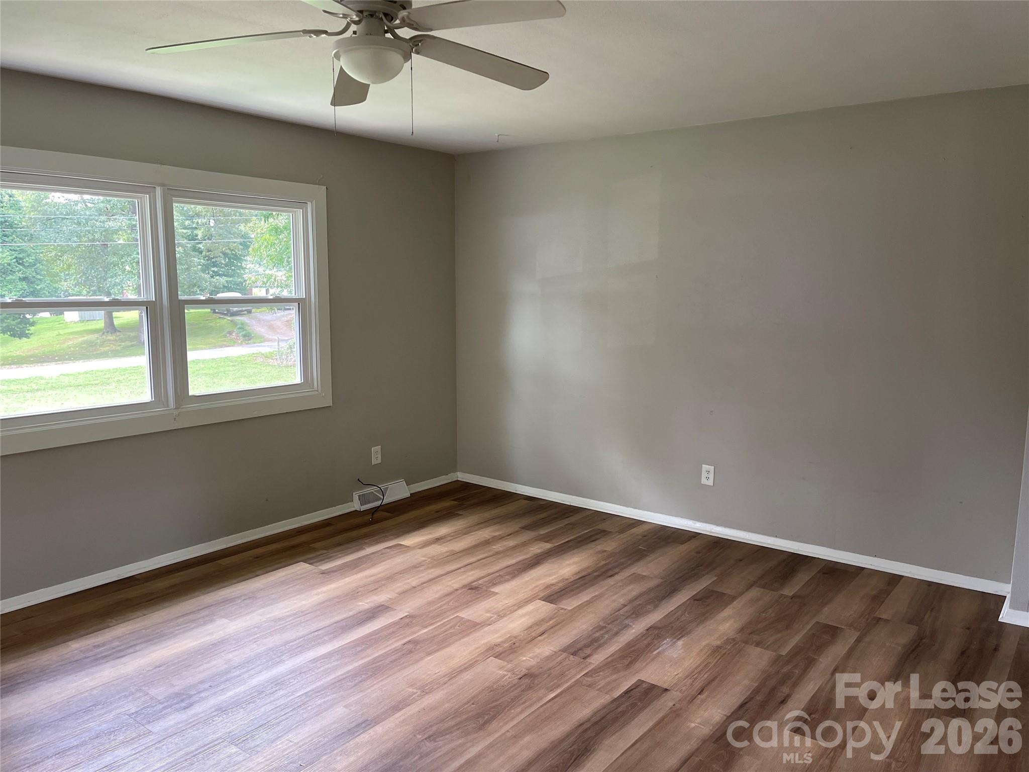 2420 4th Avenue Property Photo 3