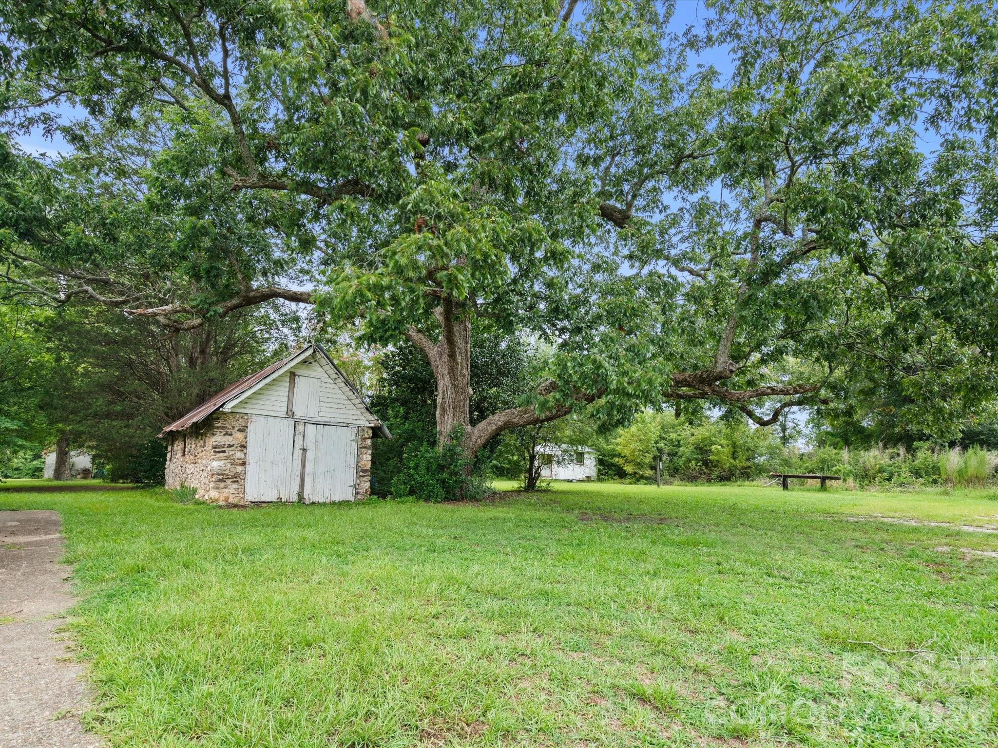 280 W Main Street Property Photo 4