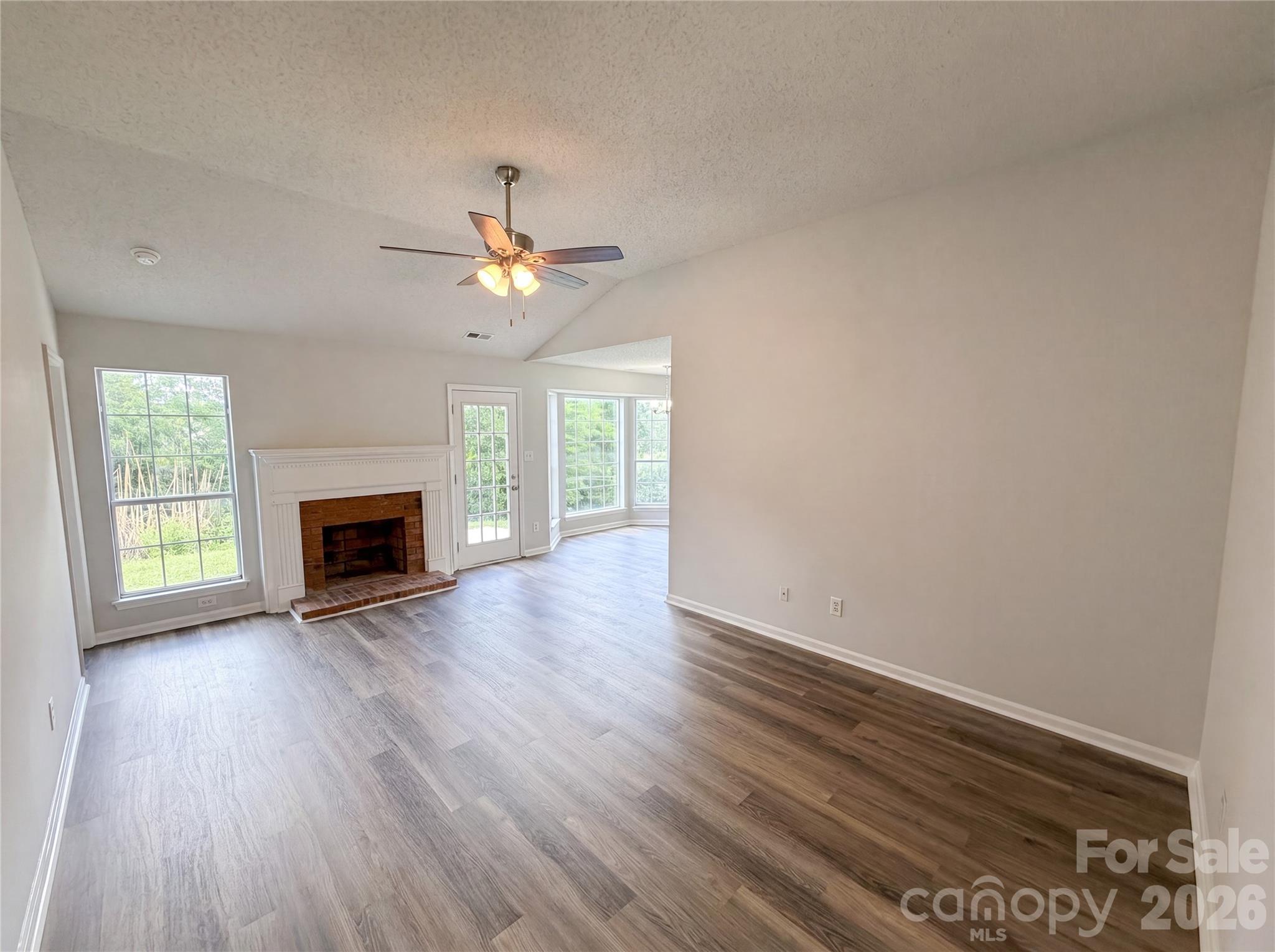 1633 Gordon Walters Drive Property Photo 3